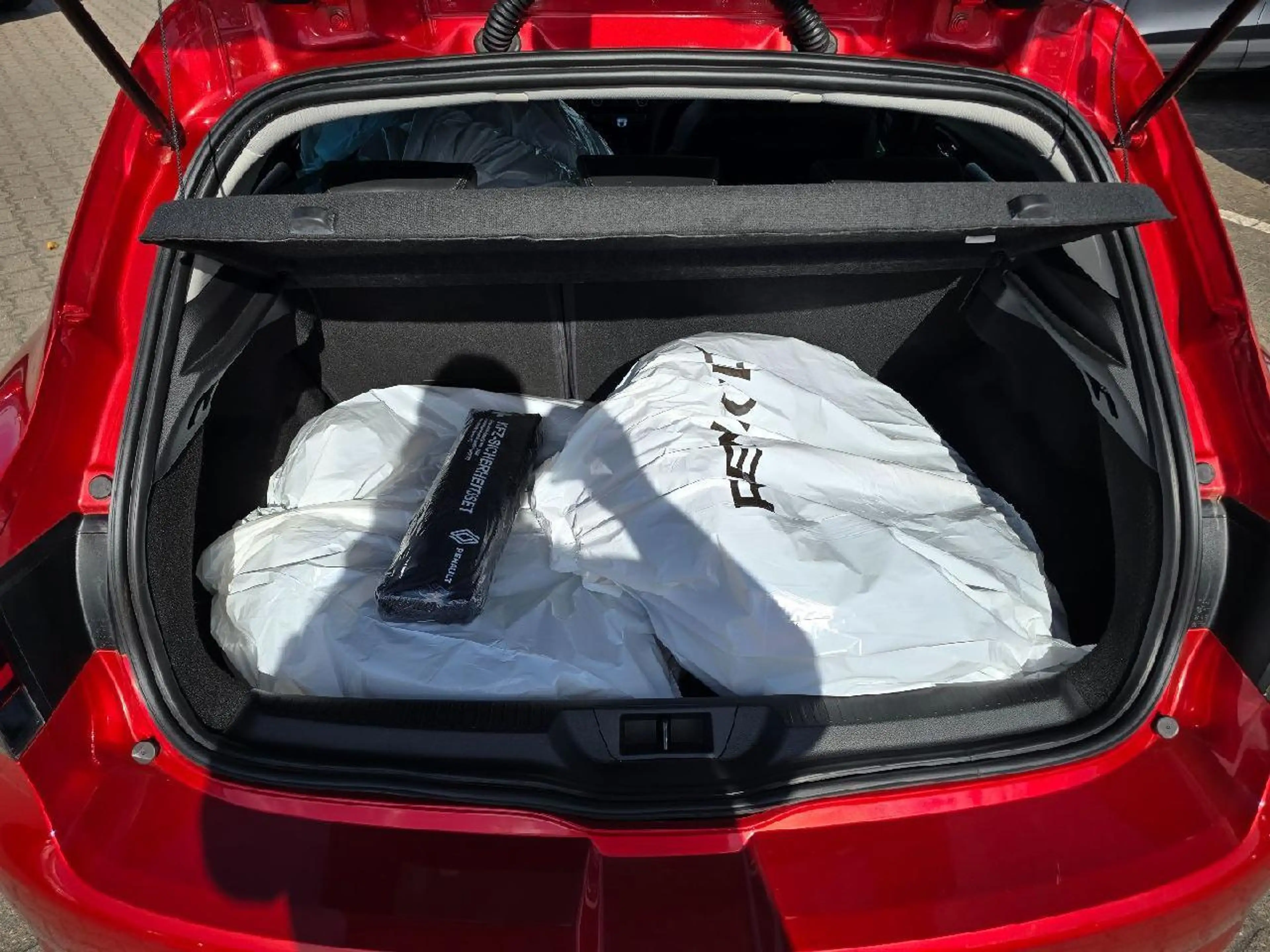 Renault Megane IV INTENS TCe 140 — photo 16