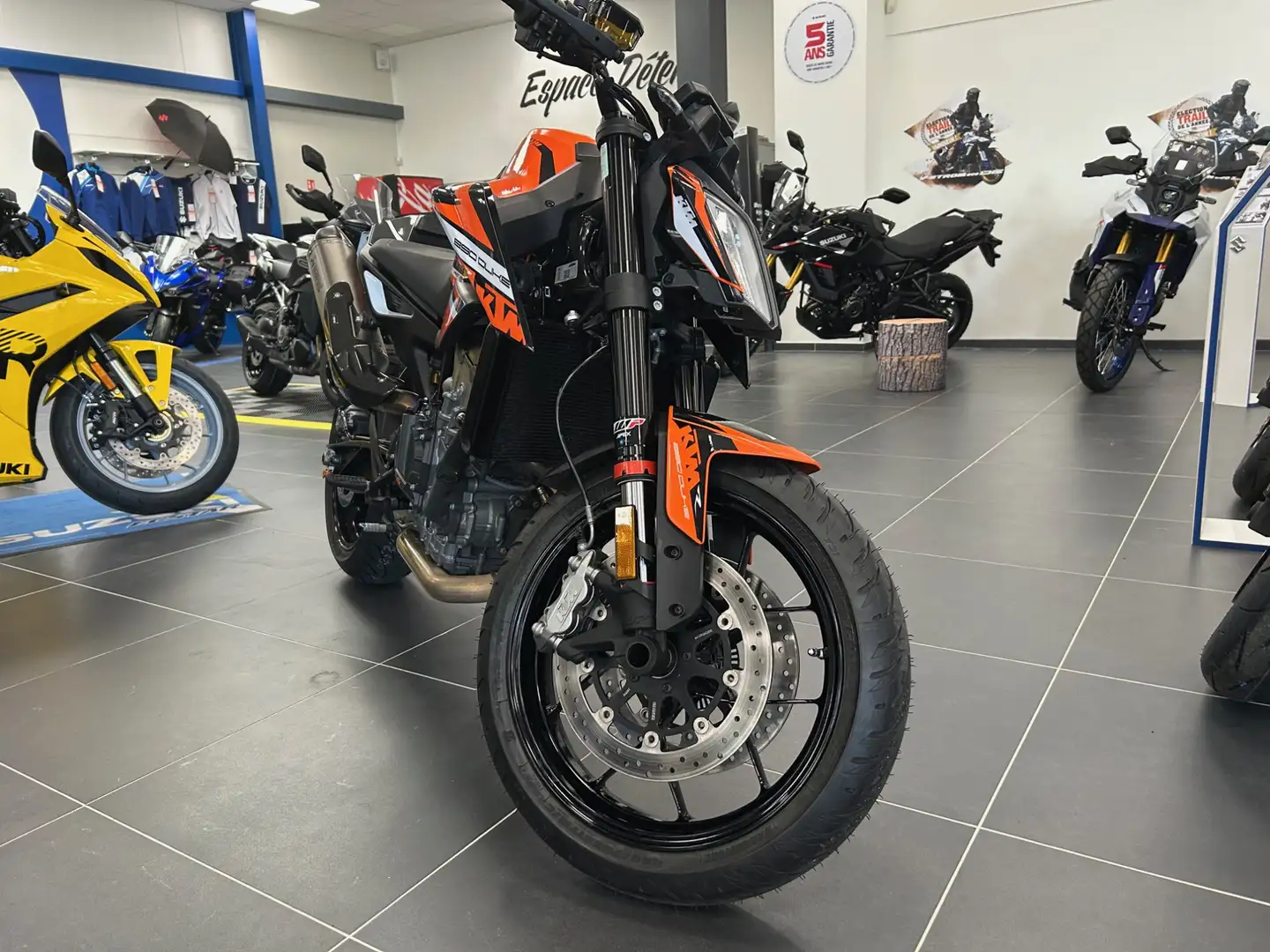 KTM 890 Duke Orange - 2