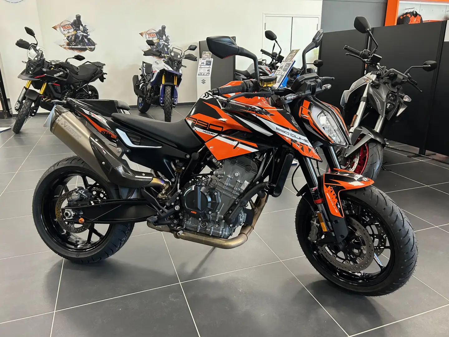 KTM 890 Duke Orange - 1