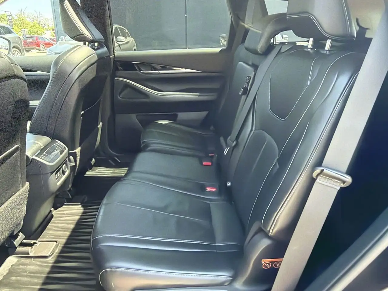 Infiniti QX60 снимка Infiniti QX60