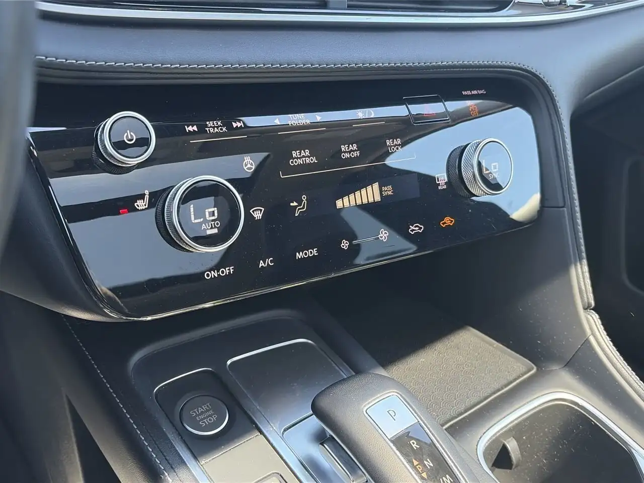 Infiniti QX60 снимка Infiniti QX60