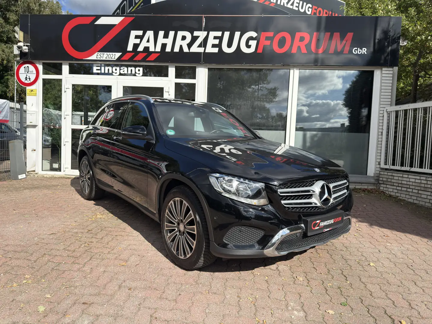 Mercedes-Benz GLC 250 d 4Matic*Navi*Standheizung*Keyless-Go Zwart - 2