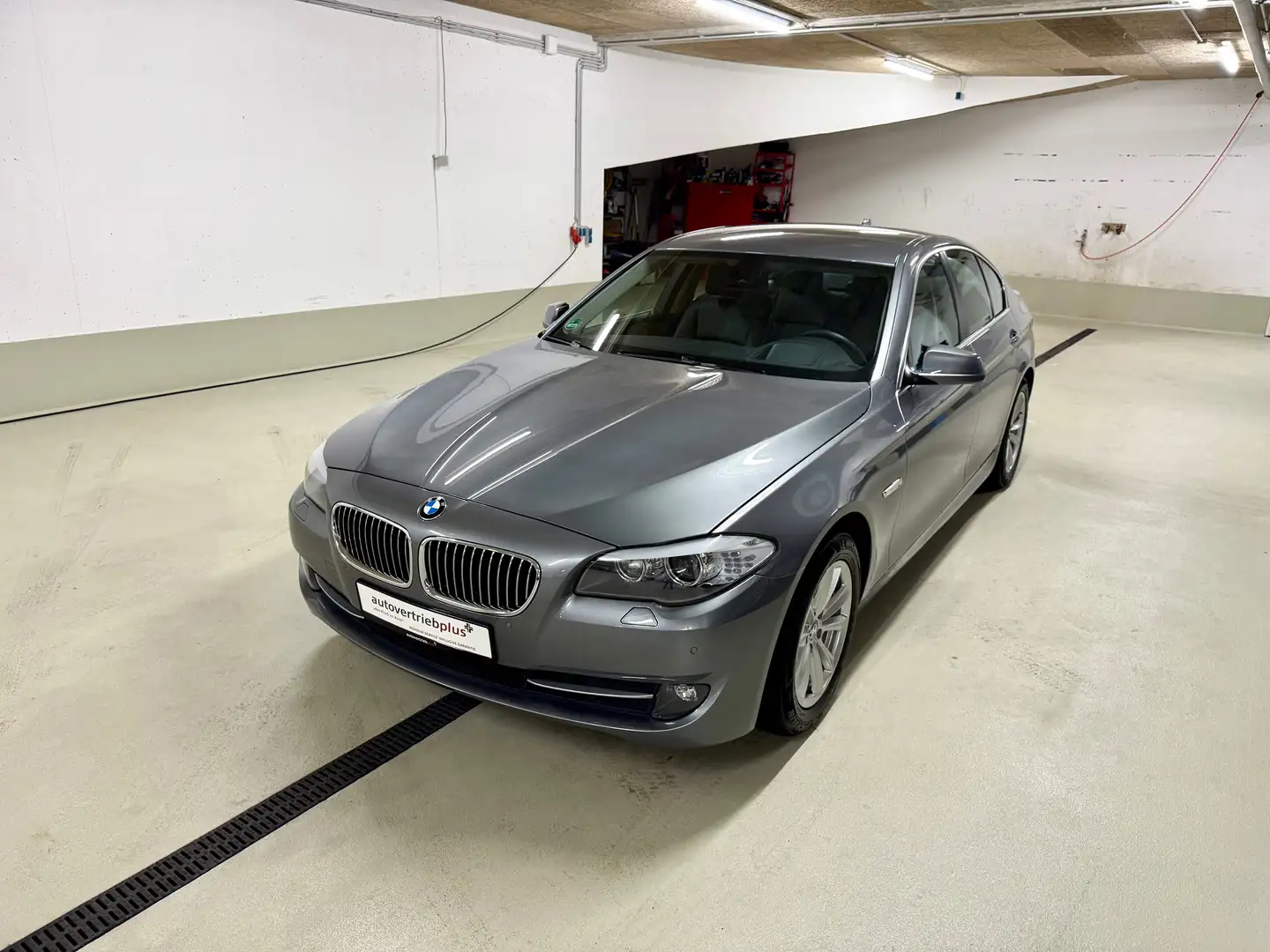 BMW 523 523i Aut. Limousine "NAVI/LEDER/HEAD-UP/XENON Szary - 2
