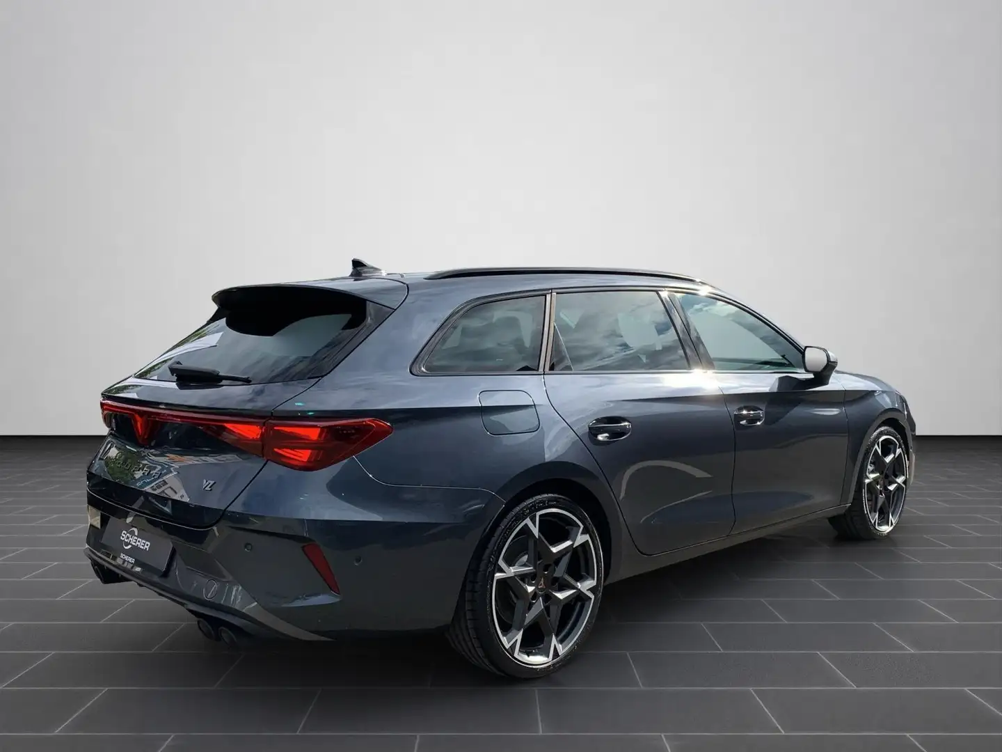 CUPRA Leon Sportstourer 2.0 TSI DSG VZ 4Drive Pano AHK Grau - 2