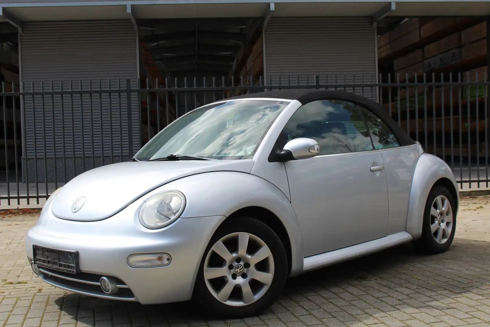 Volkswagen New Beetle Cabriolet 1.6 Highline FULL SERVICE! Leer, Stoelve Plateado - 2