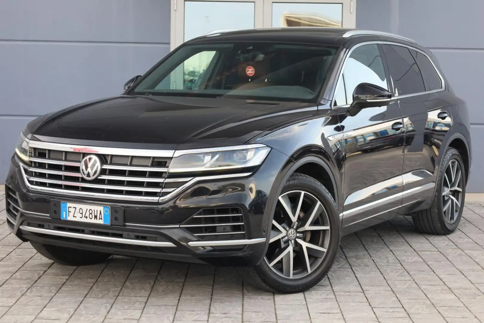 Volkswagen Touareg 3.0 V6 TDI SCR Zwart - 2