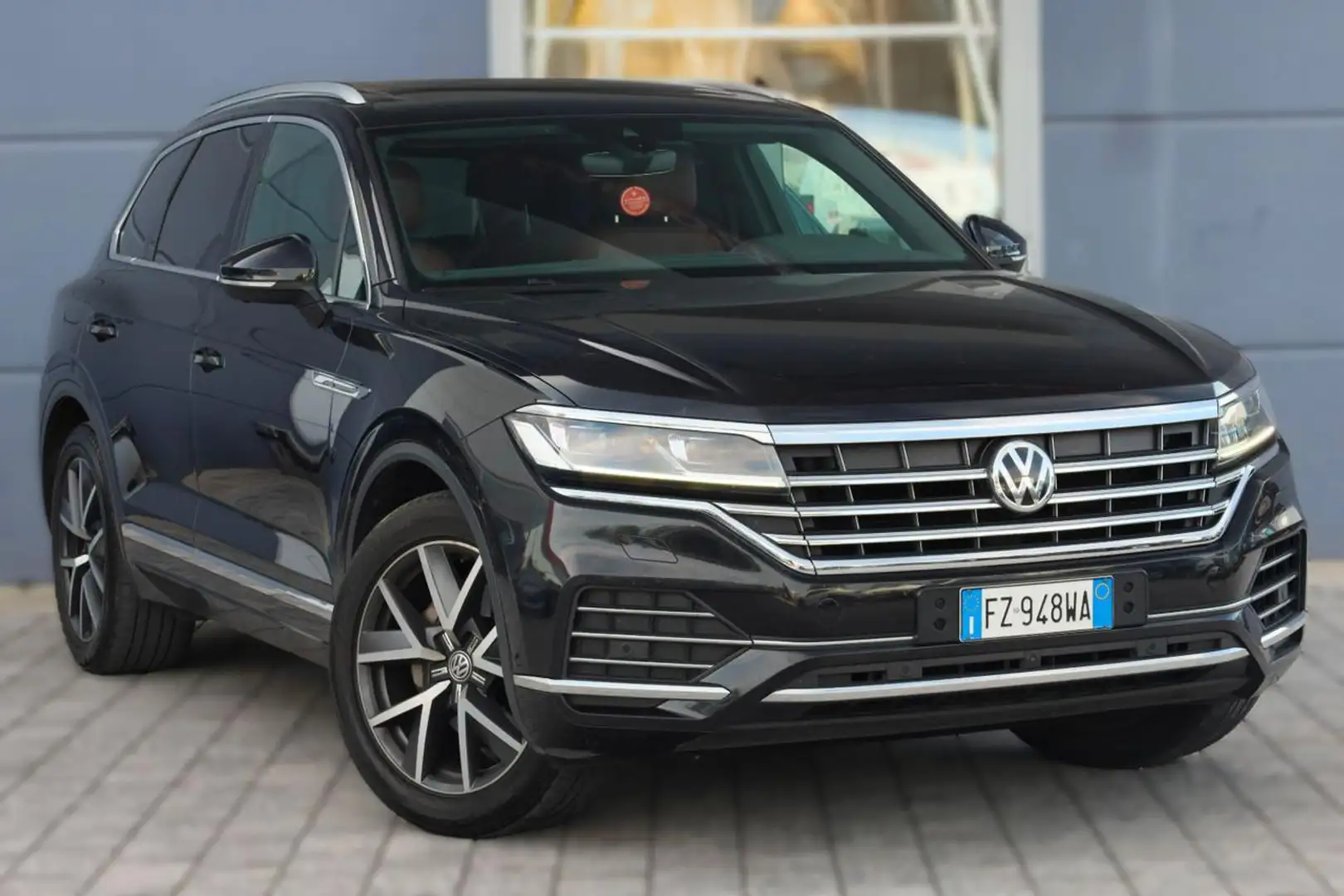 Volkswagen Touareg 3.0 V6 TDI SCR Zwart - 1