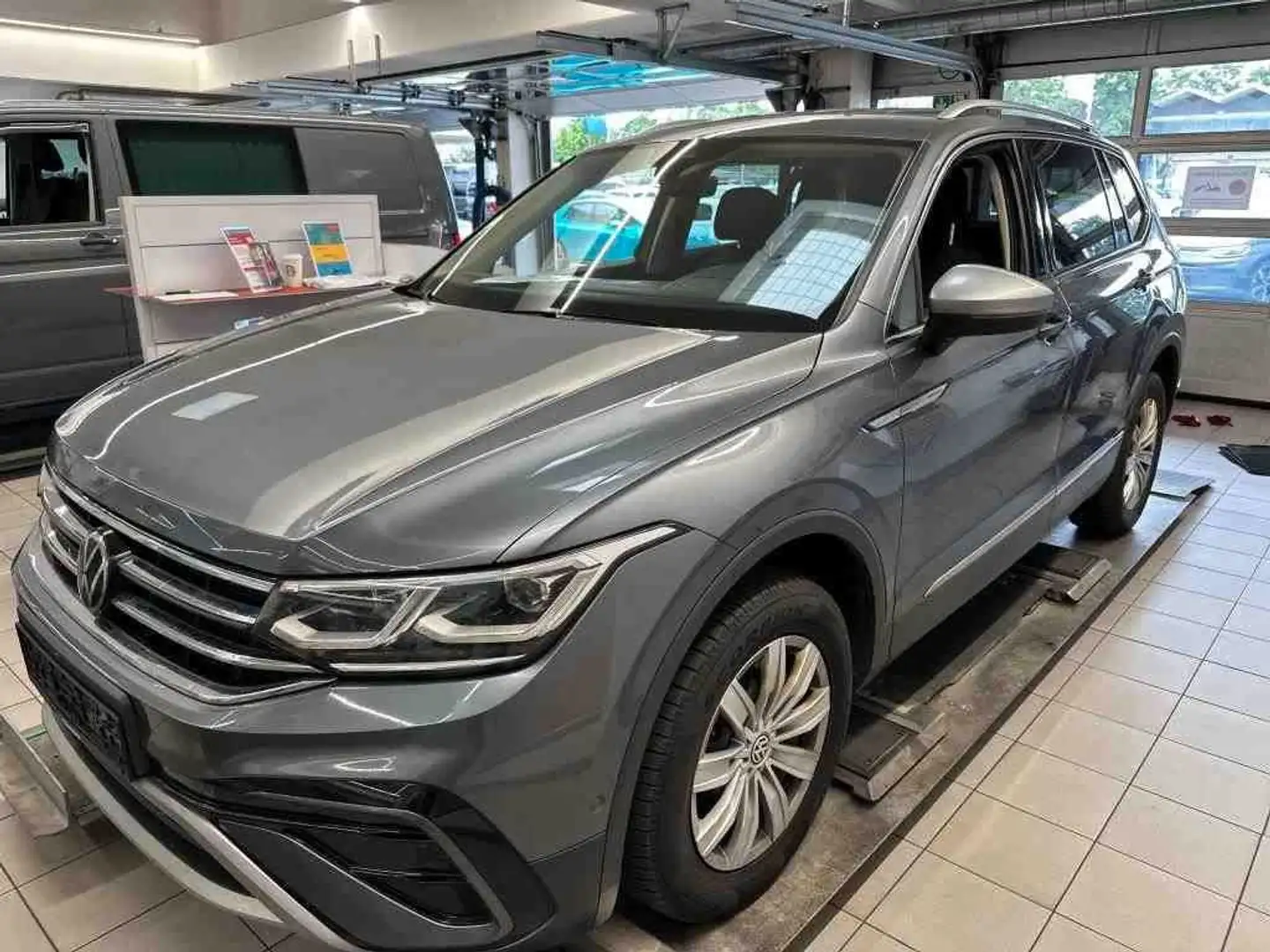 Volkswagen Tiguan Allspace Elegance 4x4 2.0TDI DSG Matrix Grau - 1