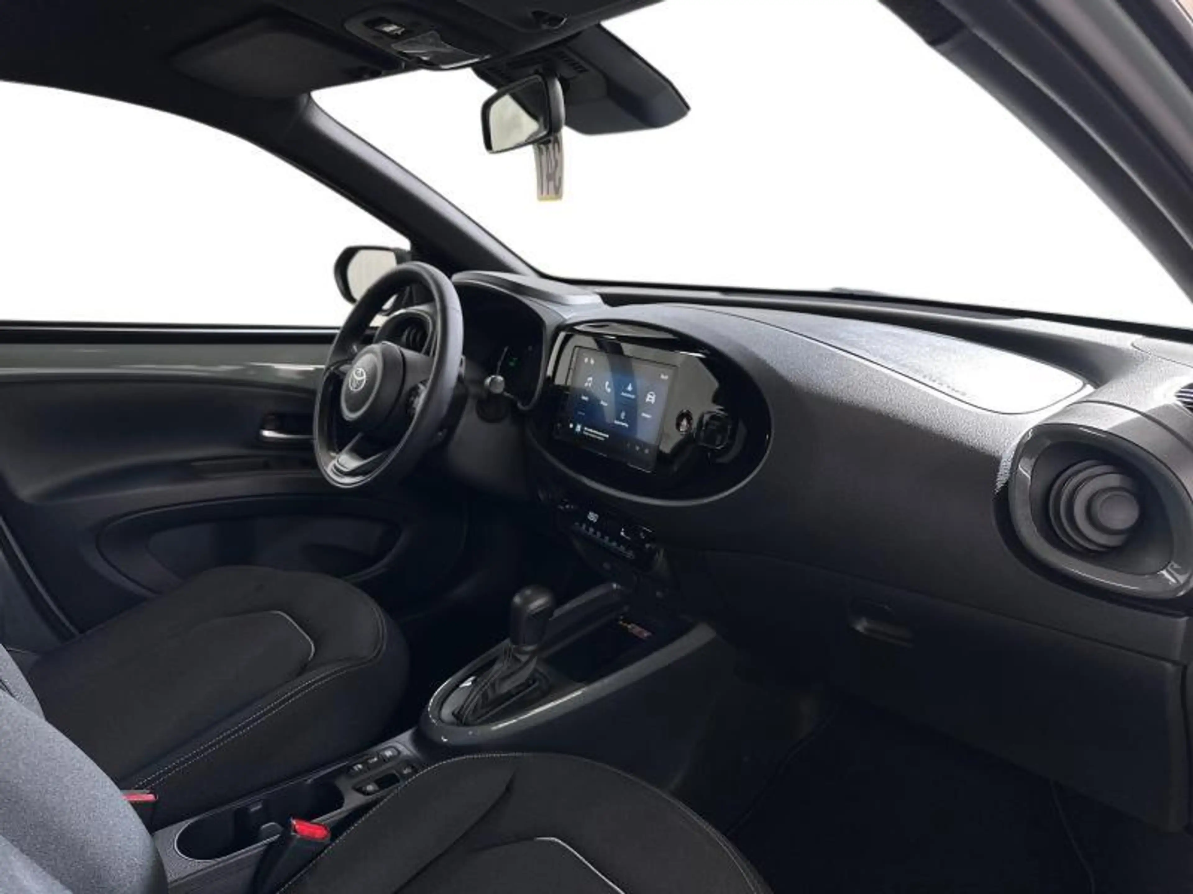 Toyota Aygo X 116hp HEV Pulse | carplay — photo 8