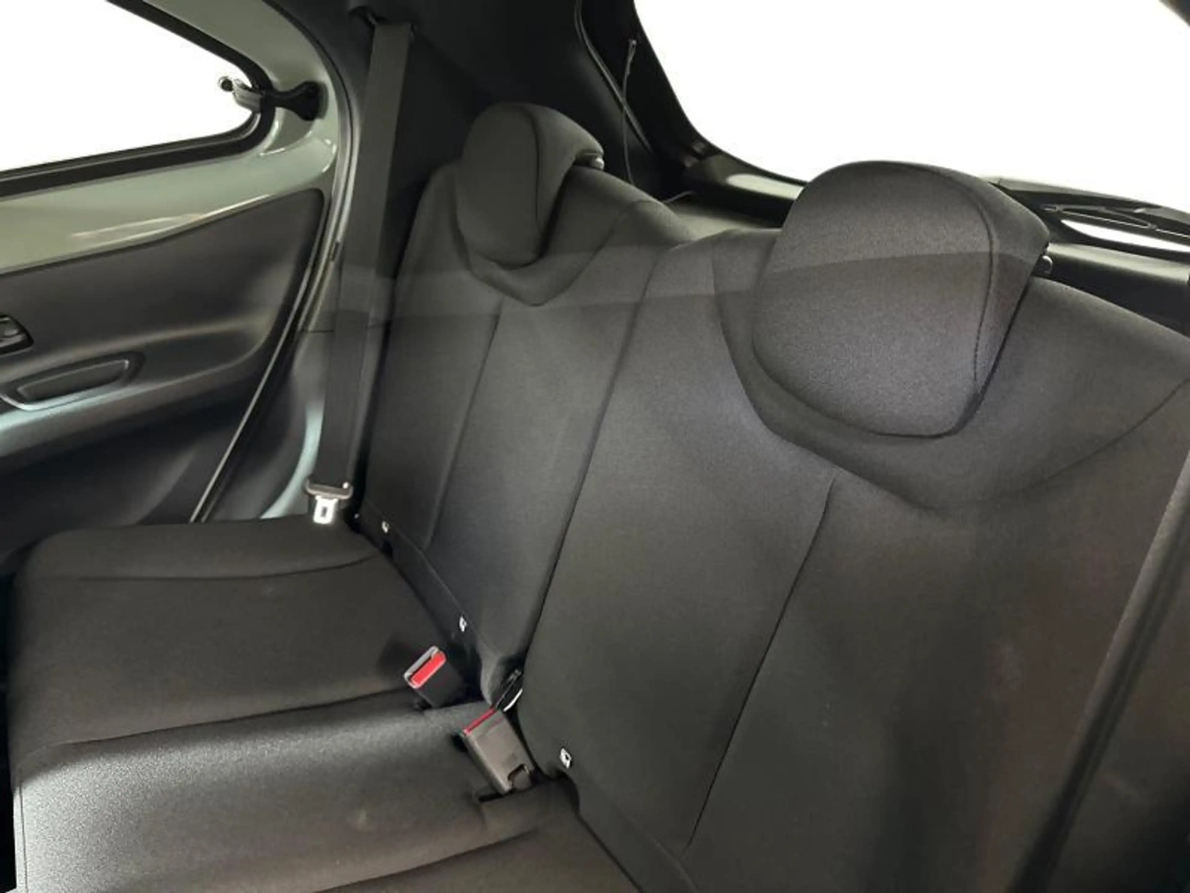 Toyota Aygo X 116hp HEV Pulse | carplay — photo 12