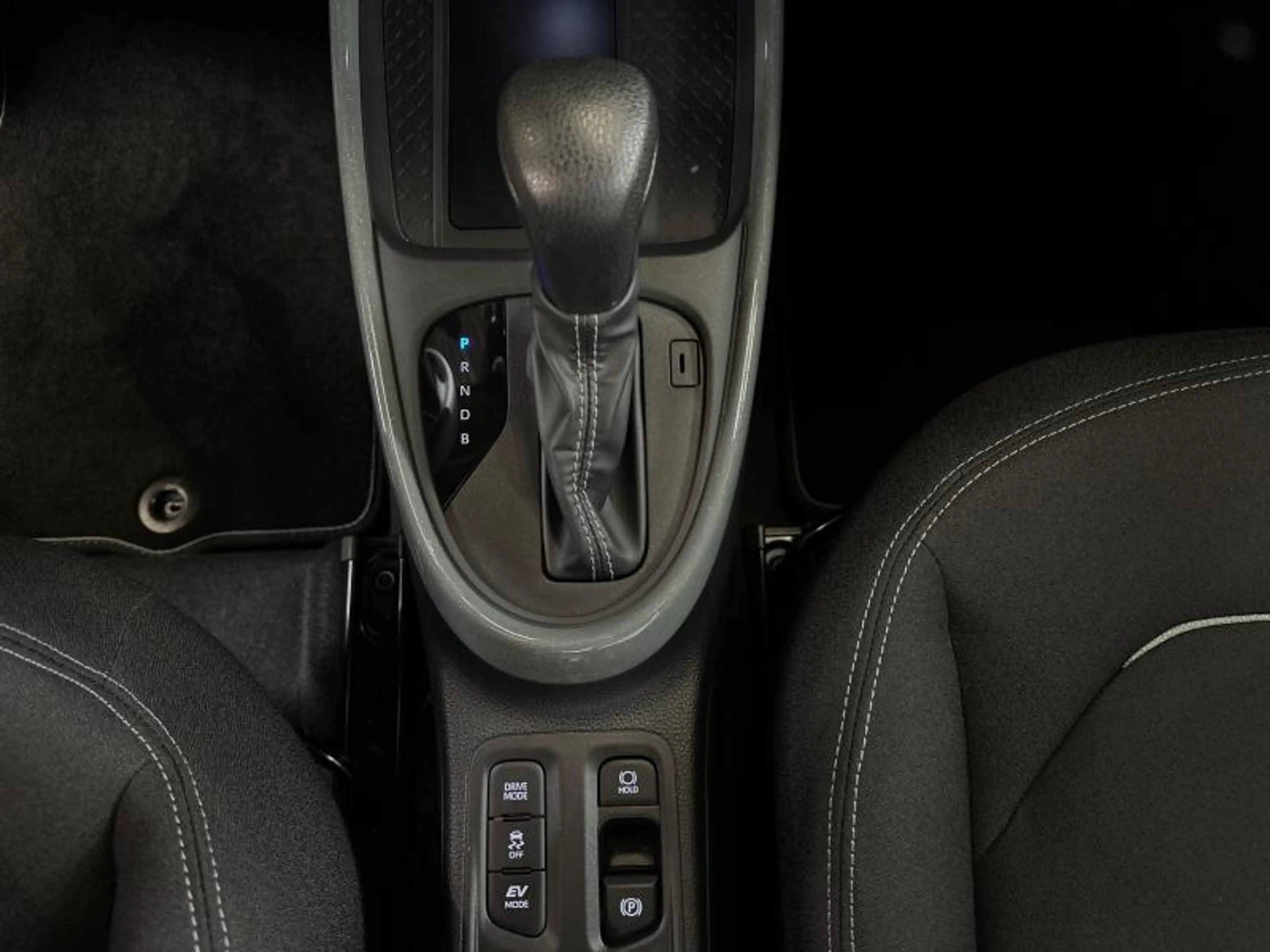 Toyota Aygo X 116hp HEV Pulse | carplay — photo 26