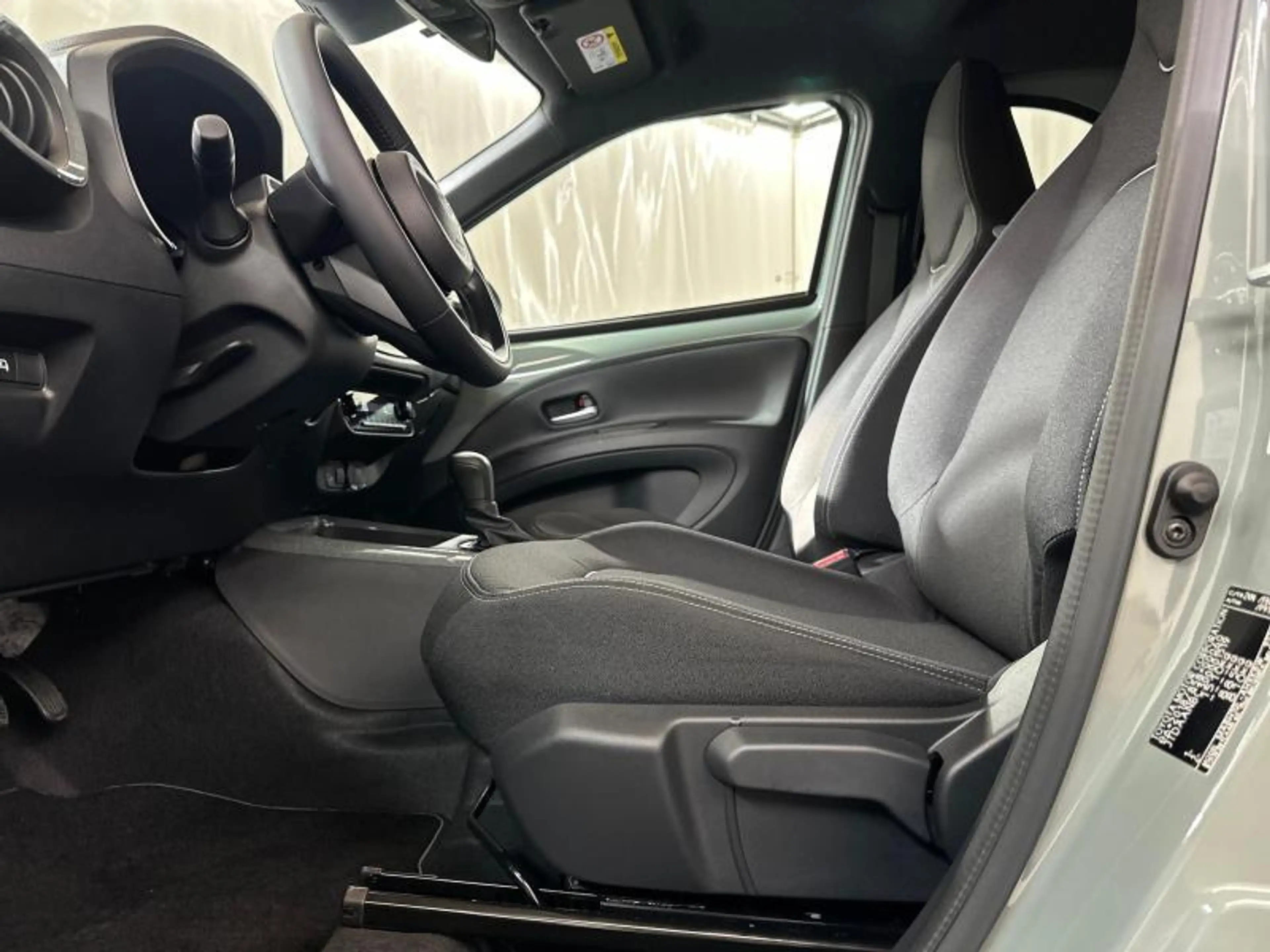 Toyota Aygo X 116hp HEV Pulse | carplay — photo 19