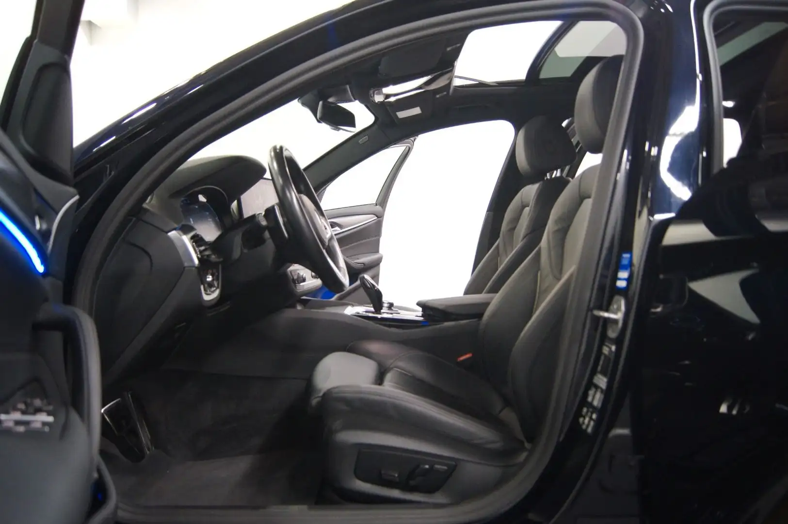 BMW 530 i xDrive M Sport|INNOV|PANO|HUD|HIFI|INTEGRAL Schwarz - 2