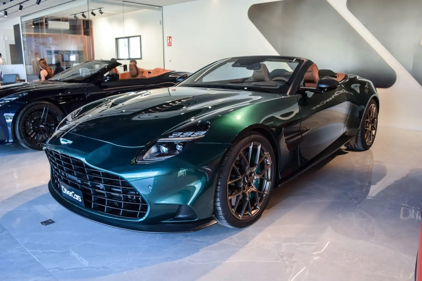 Aston Martin Vanquish V12 Grün - 2