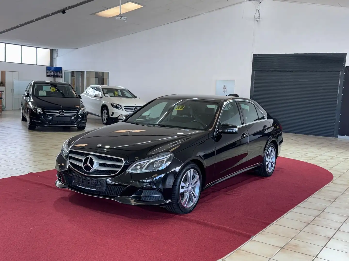 Mercedes-Benz E 220 CDI BlueEfficiency Чёрный - 1