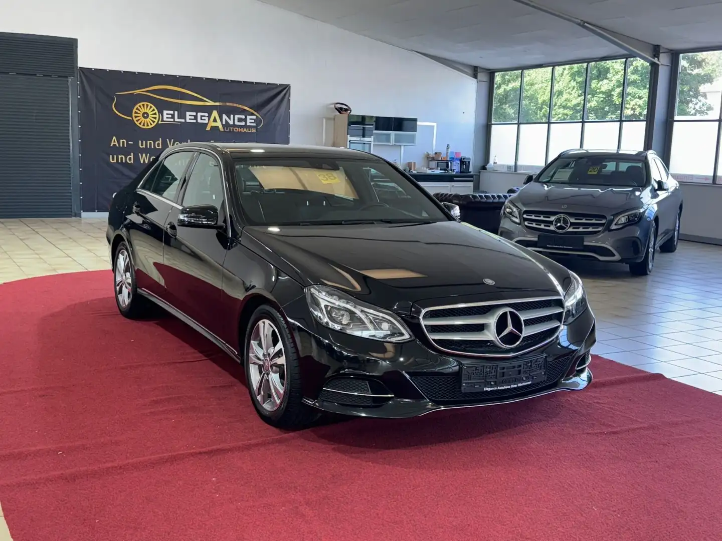 Mercedes-Benz E 220 CDI BlueEfficiency Чёрный - 2