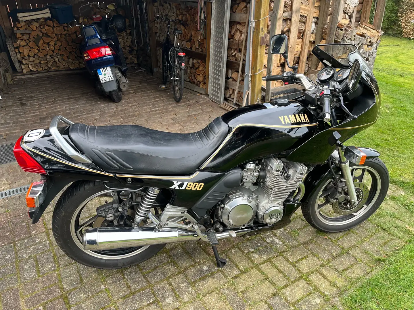 Yamaha XJ 900 Černá - 1