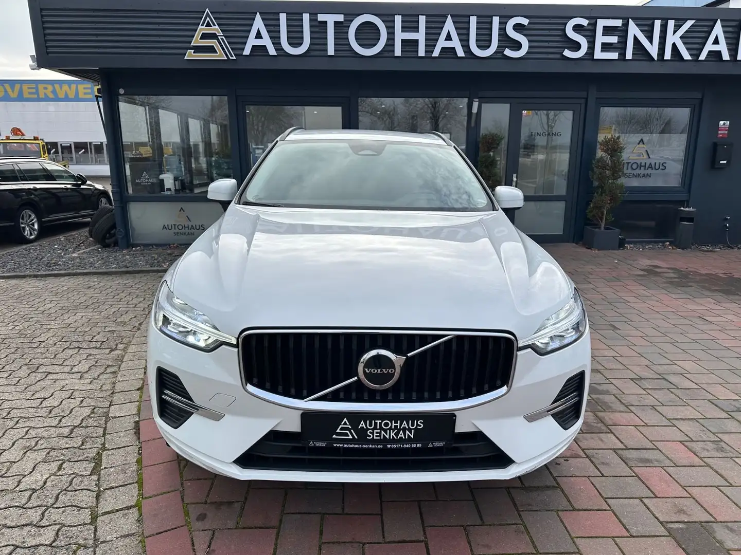 Volvo XC60 2WD Momentum Pro*R-CAM*LED* Weiß - 2