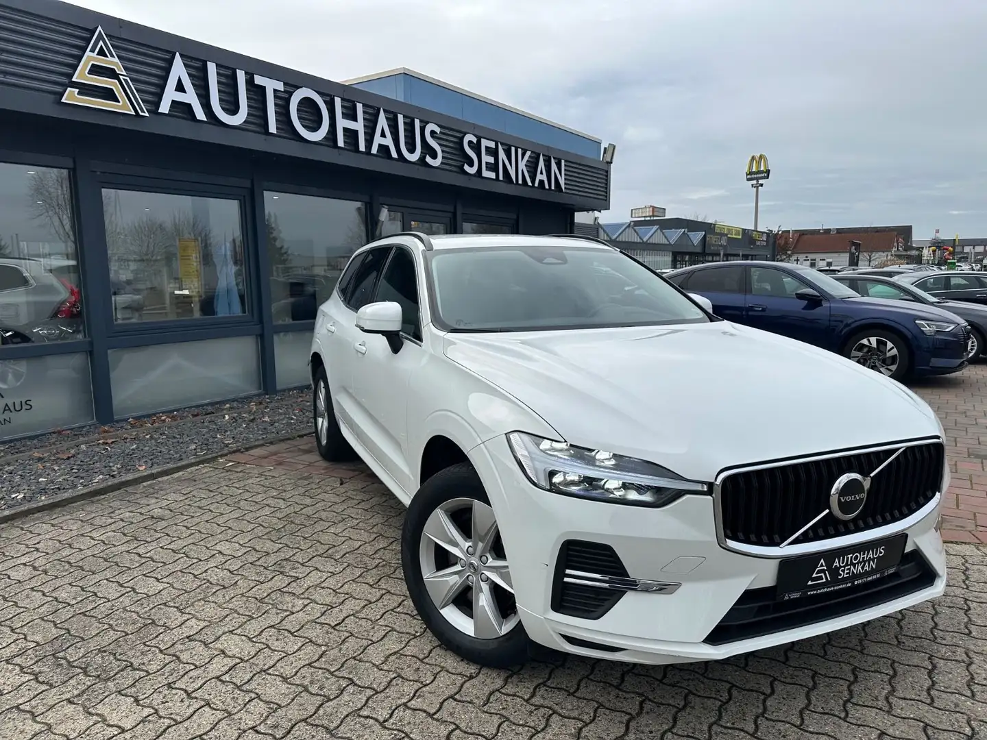 Volvo XC60 2WD Momentum Pro*R-CAM*LED* Weiß - 1