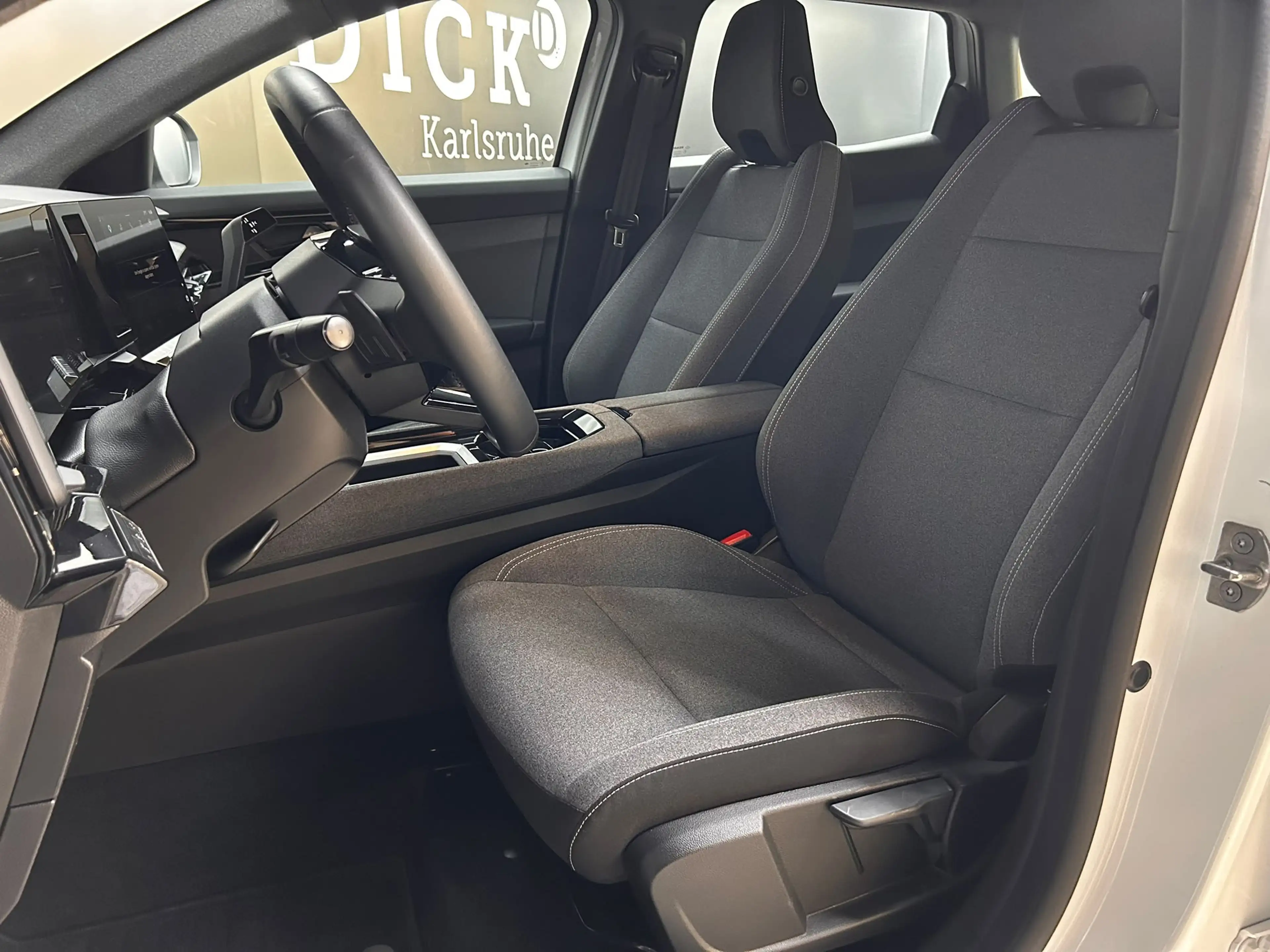 Renault Austral 1.3 TCE Aut Evolut NAVI+LED+SHZ+KAM+ACC+ — photo 8