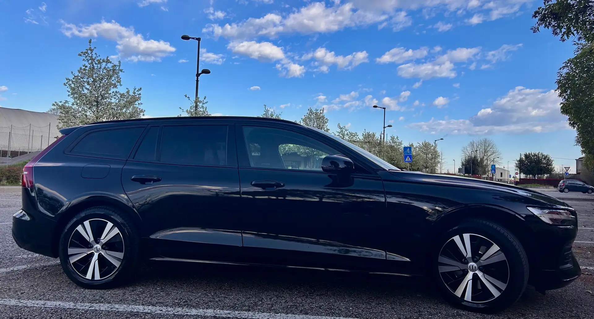 Volvo V60 V60 II 2021 2.0 b4 Momentum Business  garanzia 12m Nero - 2