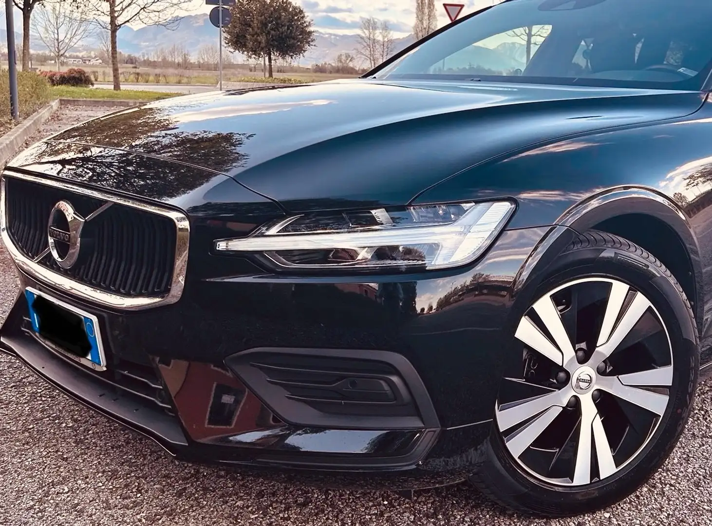 Volvo V60 V60 II 2021 2.0 b4 Momentum Business  garanzia 12m Nero - 1