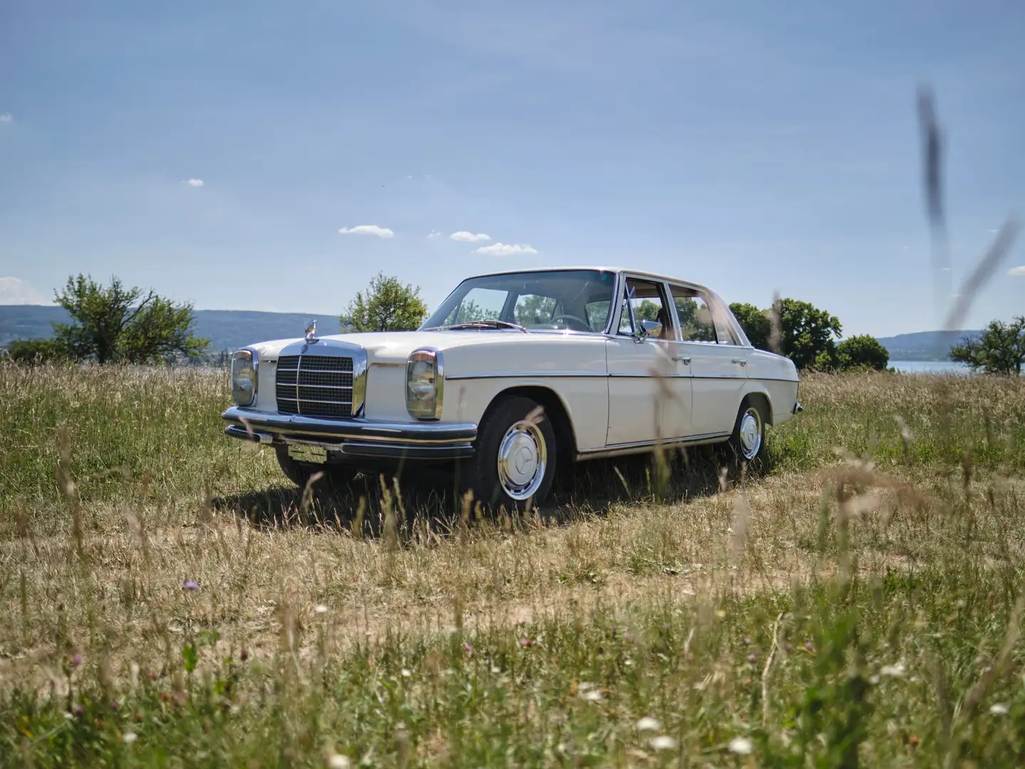 Mercedes-Benz W 114/115 Strich-Acht 1. Generation / Umbau auf 3.0 Diesel bijela - 1