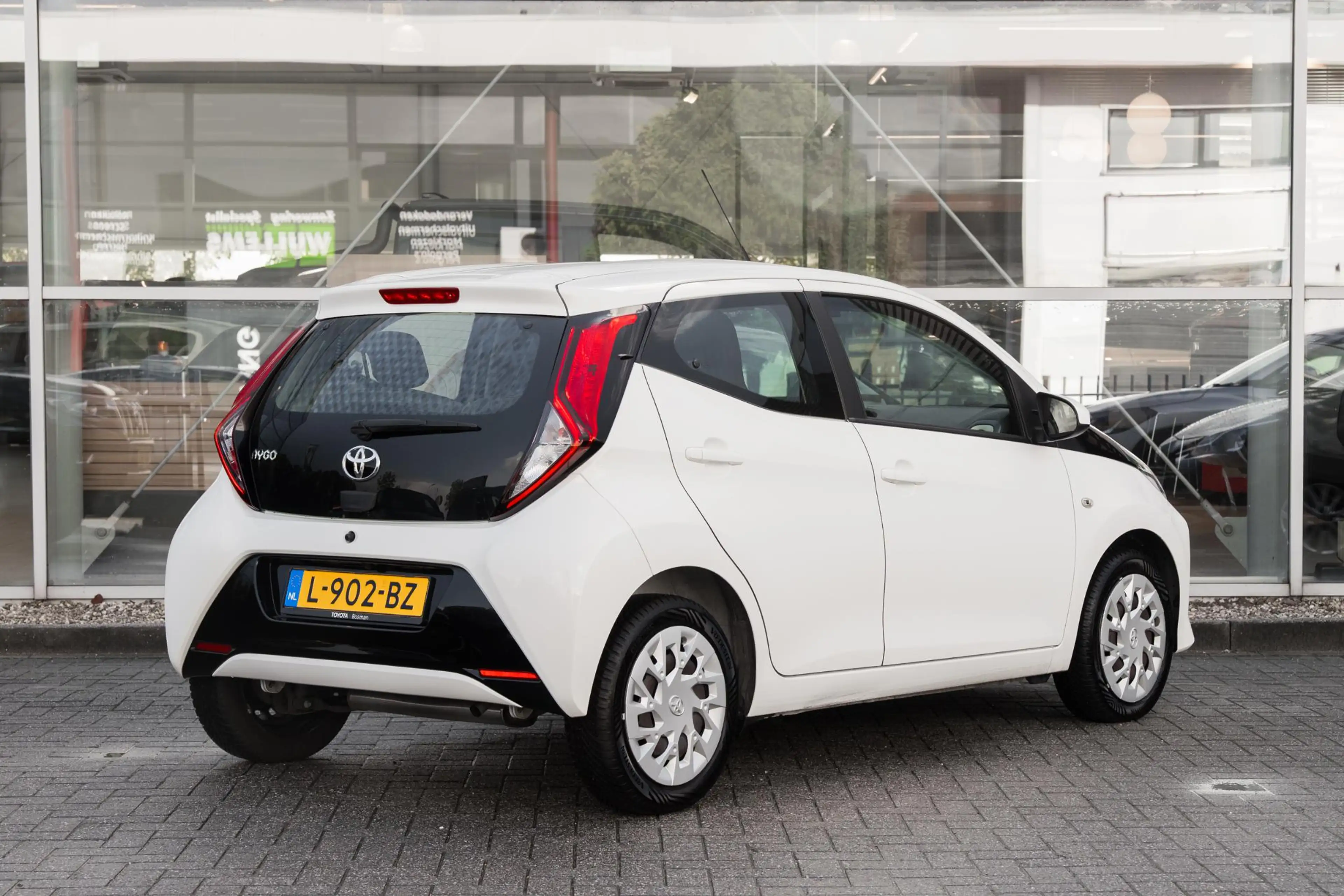 Toyota Aygo 1.0 VVT-i x-play — photo 2