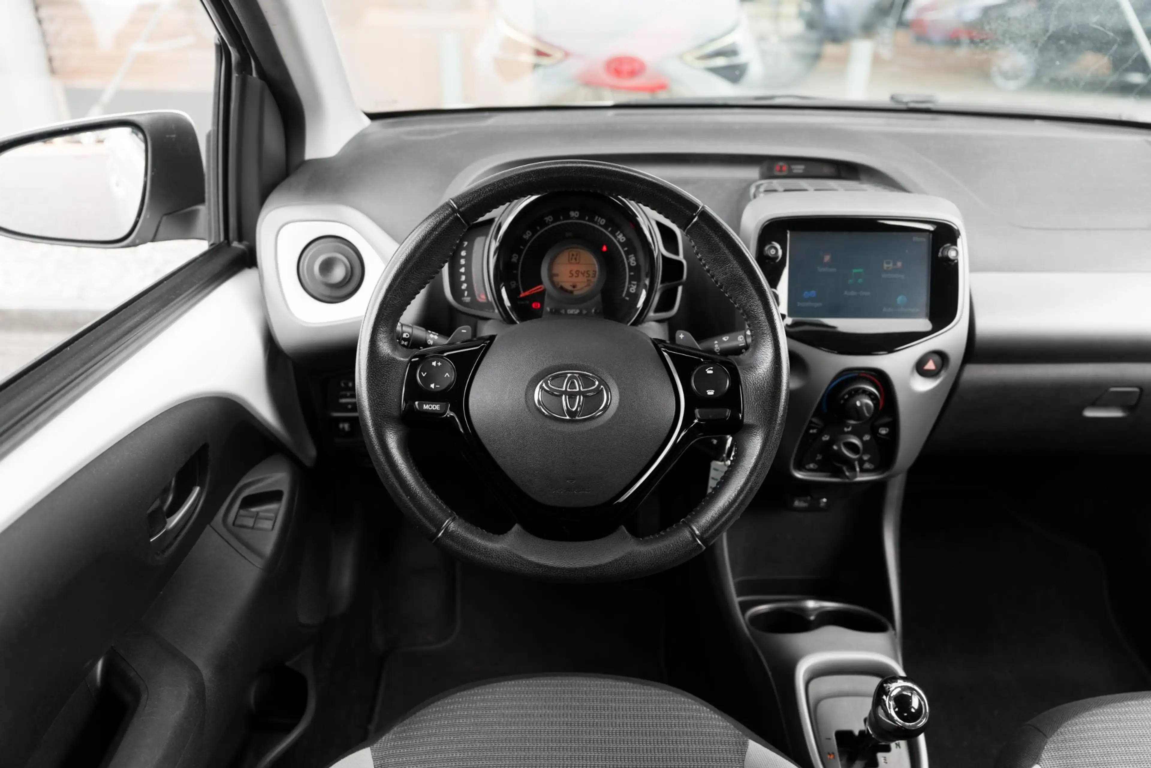 Toyota Aygo 1.0 VVT-i x-play — photo 5