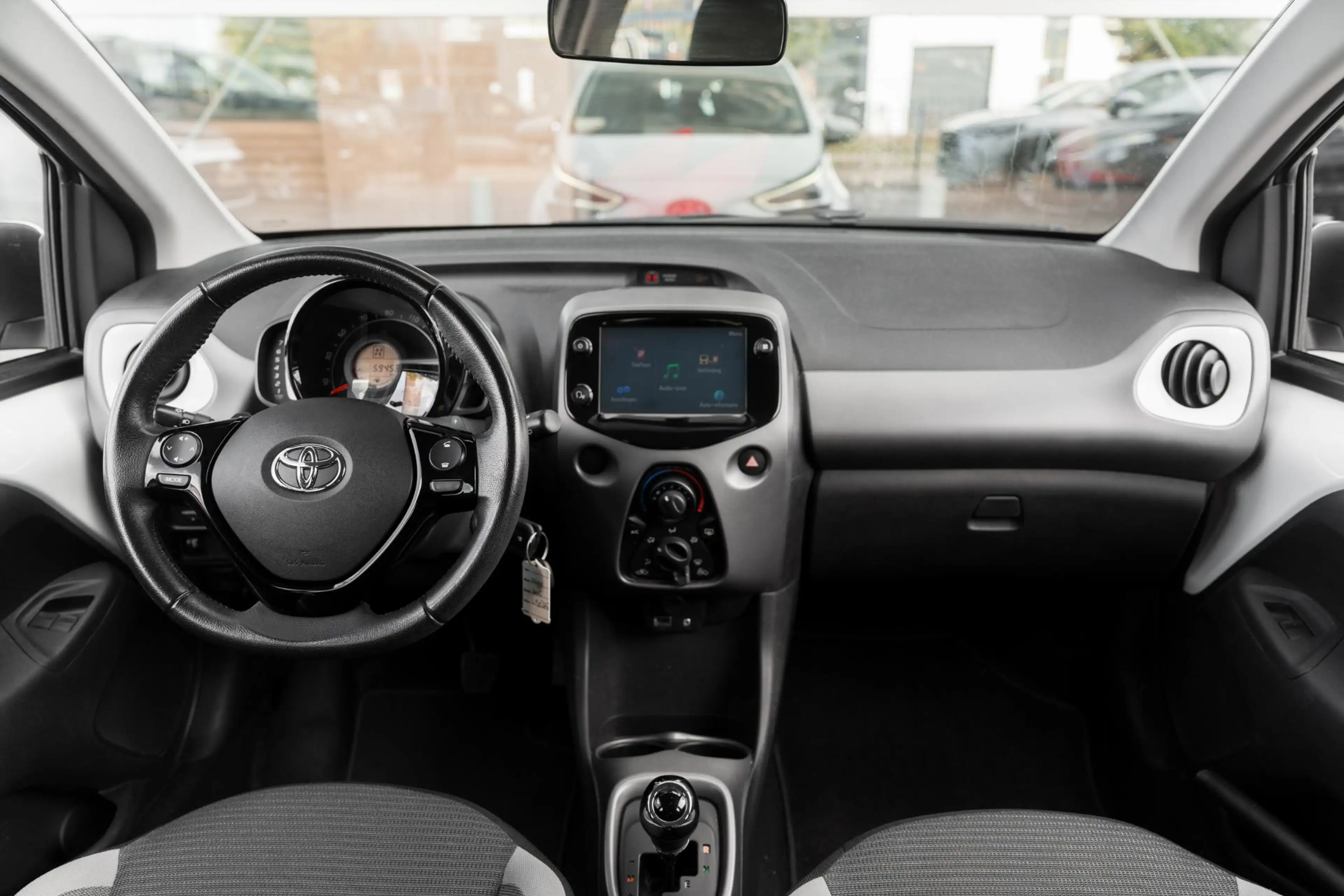 Toyota Aygo 1.0 VVT-i x-play — photo 4