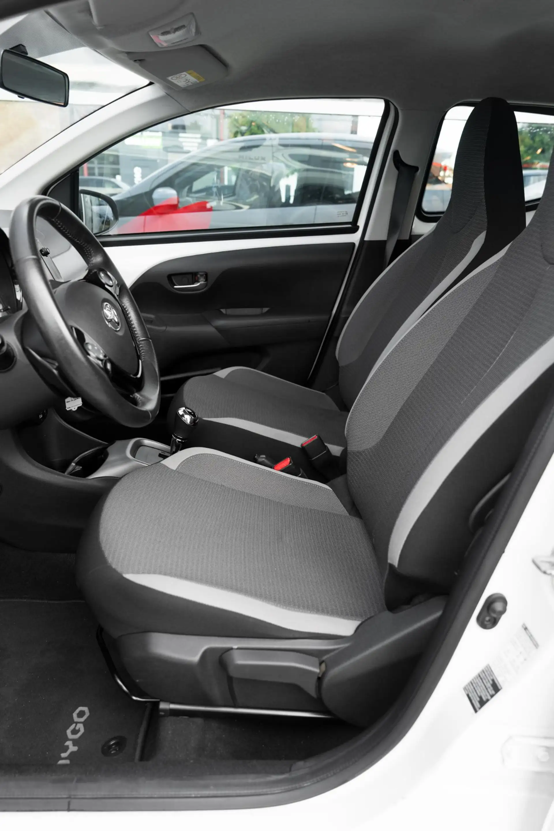 Toyota Aygo 1.0 VVT-i x-play — photo 11