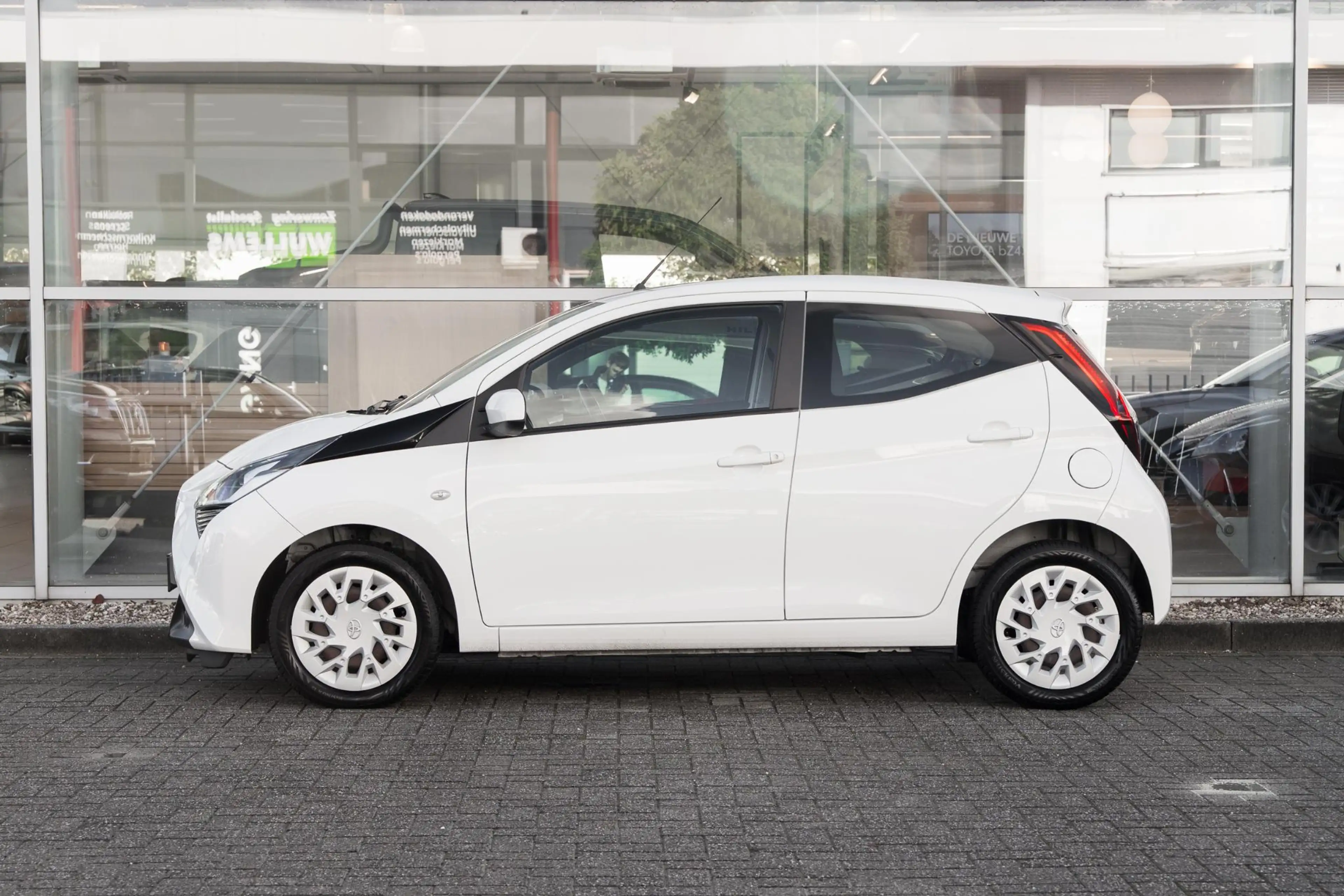 Toyota Aygo 1.0 VVT-i x-play — photo 9