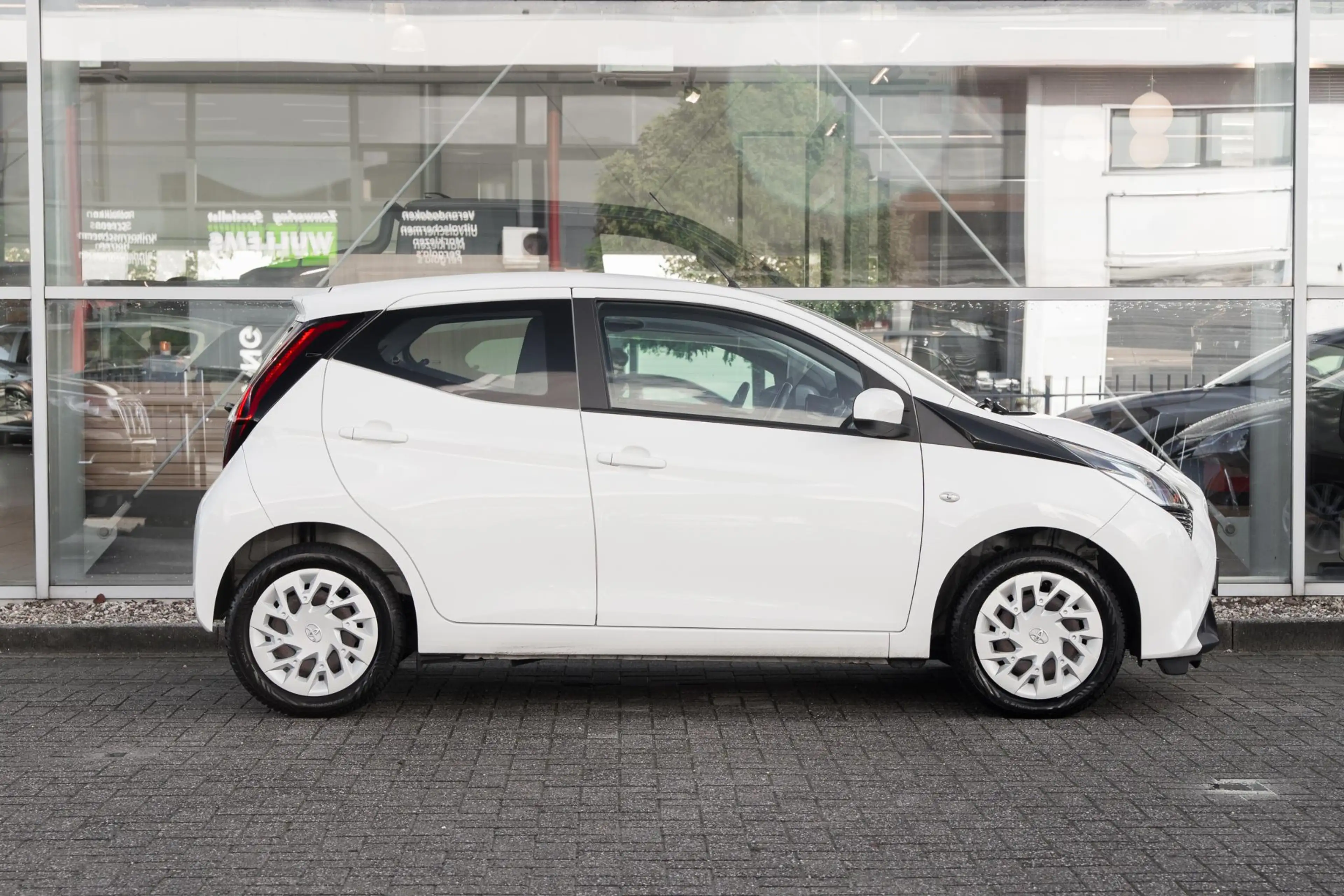 Toyota Aygo 1.0 VVT-i x-play — photo 3