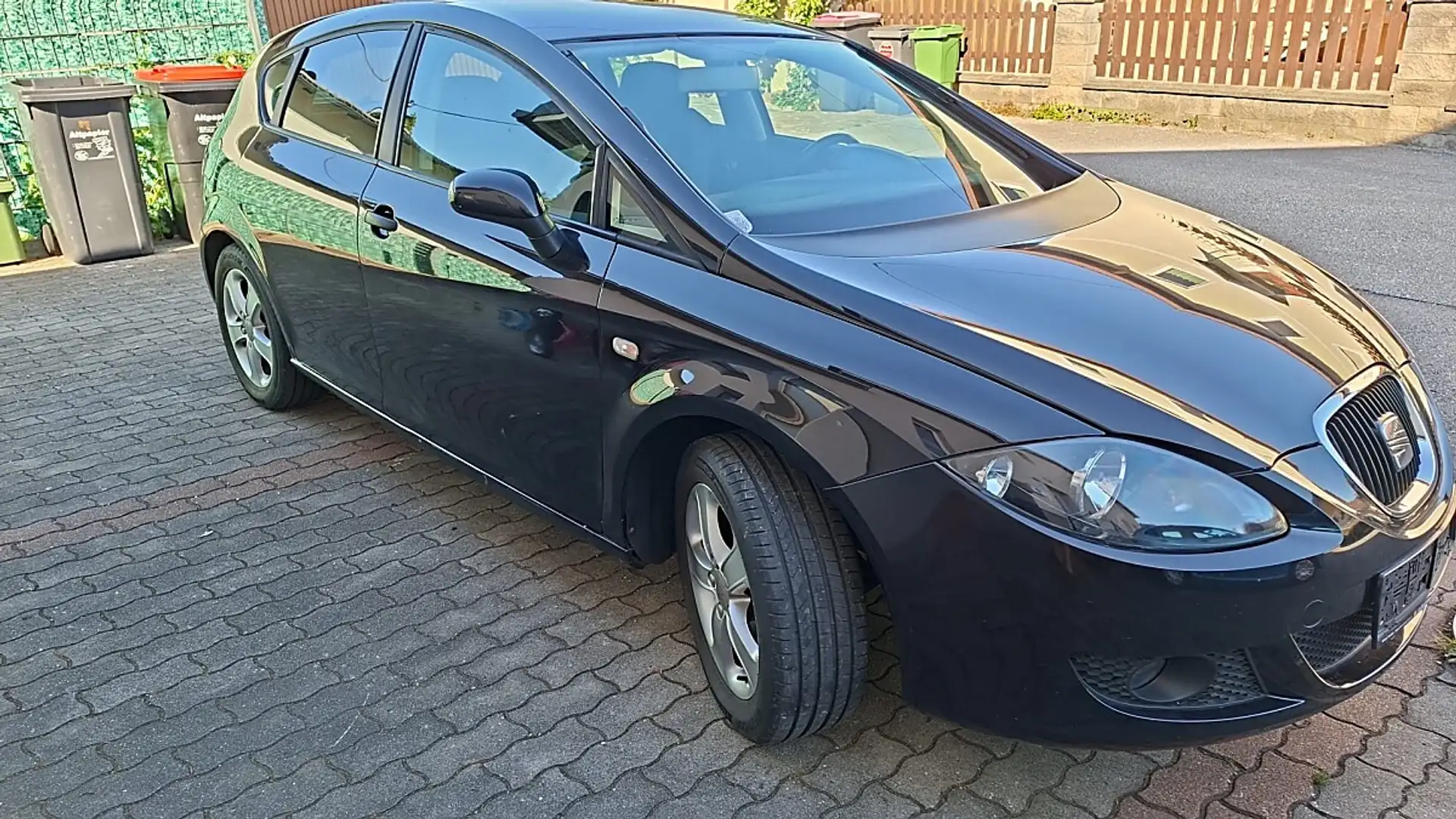 SEAT Leon Reference 1,6 Schwarz - 2