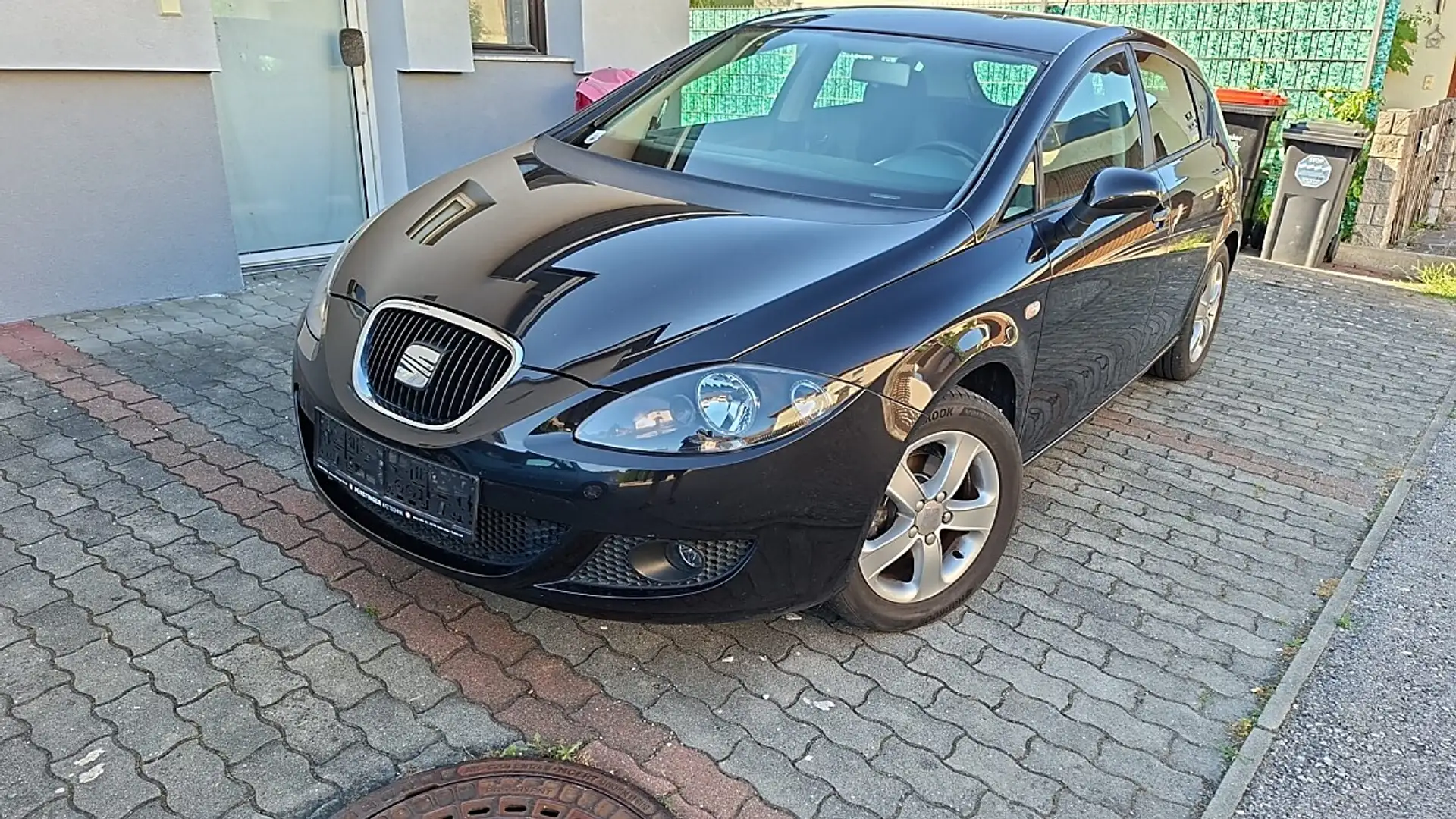SEAT Leon Reference 1,6 Schwarz - 1