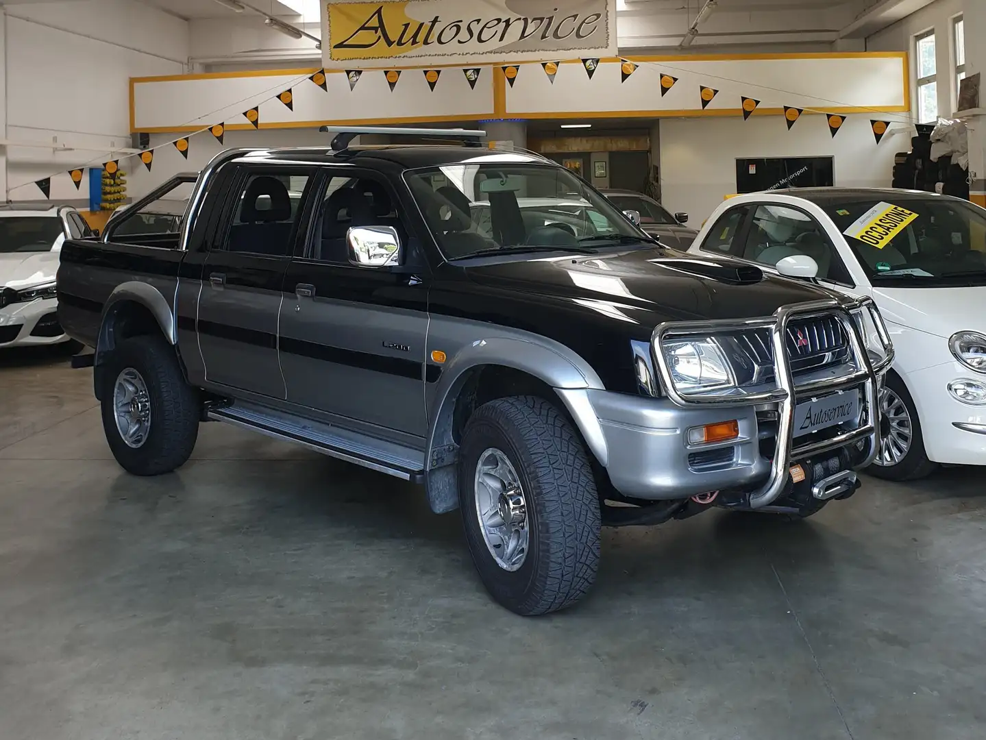 Mitsubishi L200 d.cab 2.5 tdi GLX 4wd Negru - 1