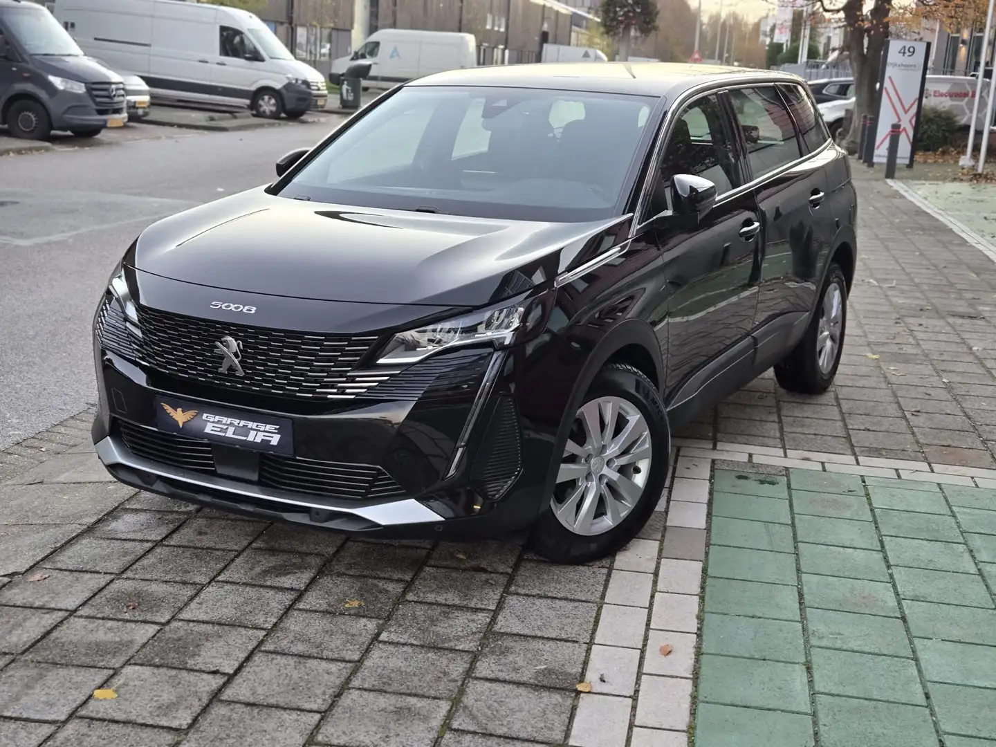 Peugeot 5008 7PL Aut. | LED | Navi | Camera | PDC | 6M Garantie Schwarz - 2