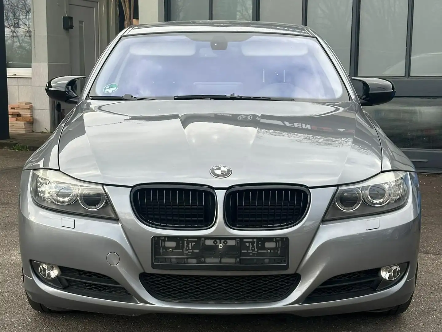 BMW 325 BMW 325i 3.0 218 PS Xenon Tempomat HU 09/26 Grau - 1