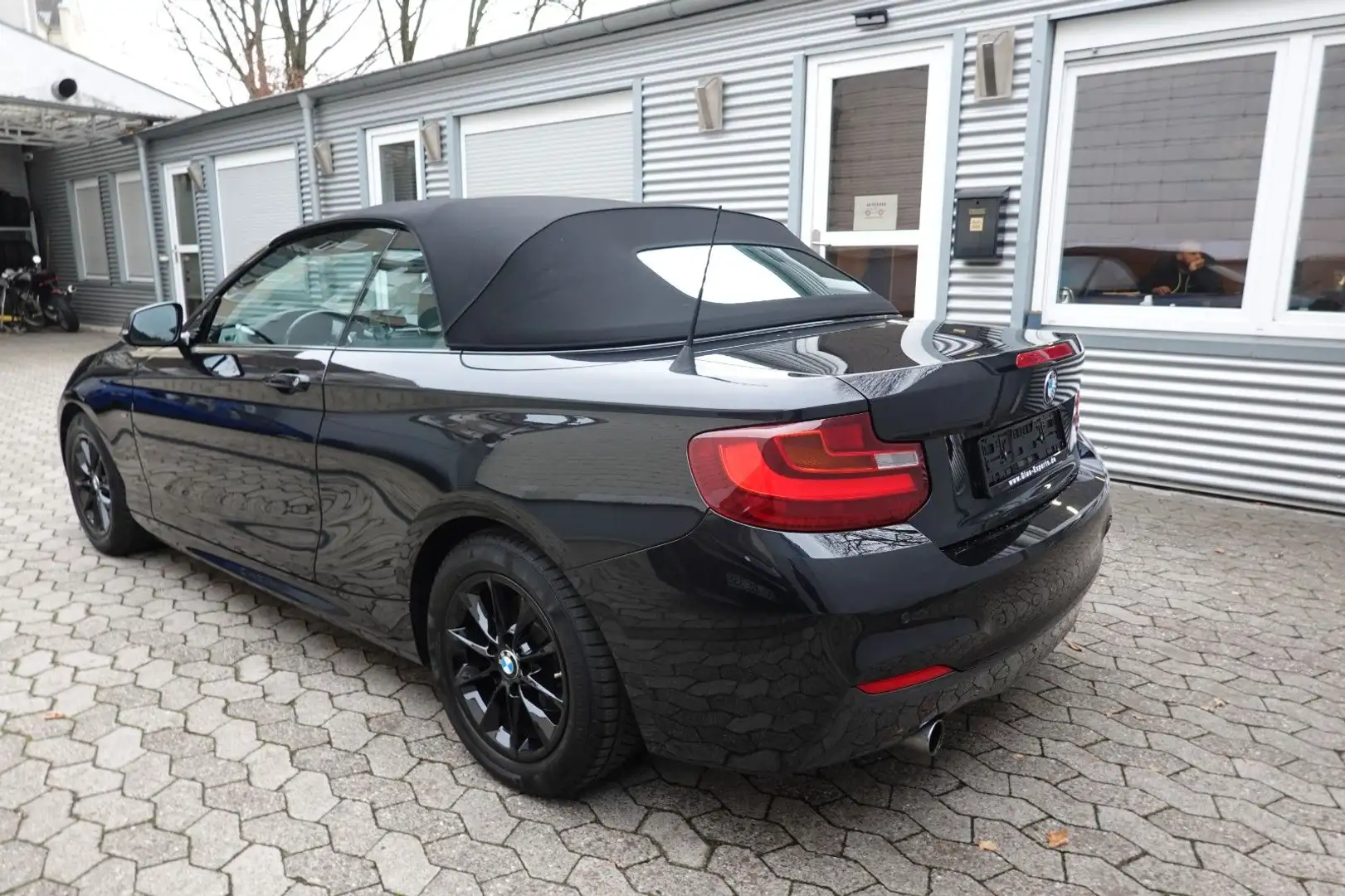 BMW 218 Cabrio 218 i M-Paket Tempomat PDC 1Hand Navi Schwarz - 2