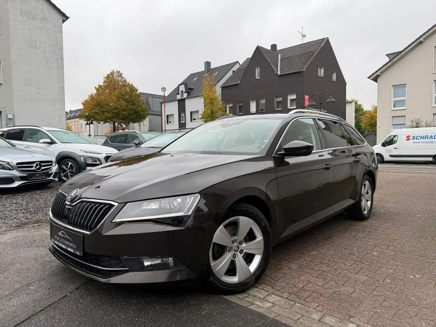 Skoda Superb Combi Style DSG 2.Hand*Kamera*Navi Braun - 1