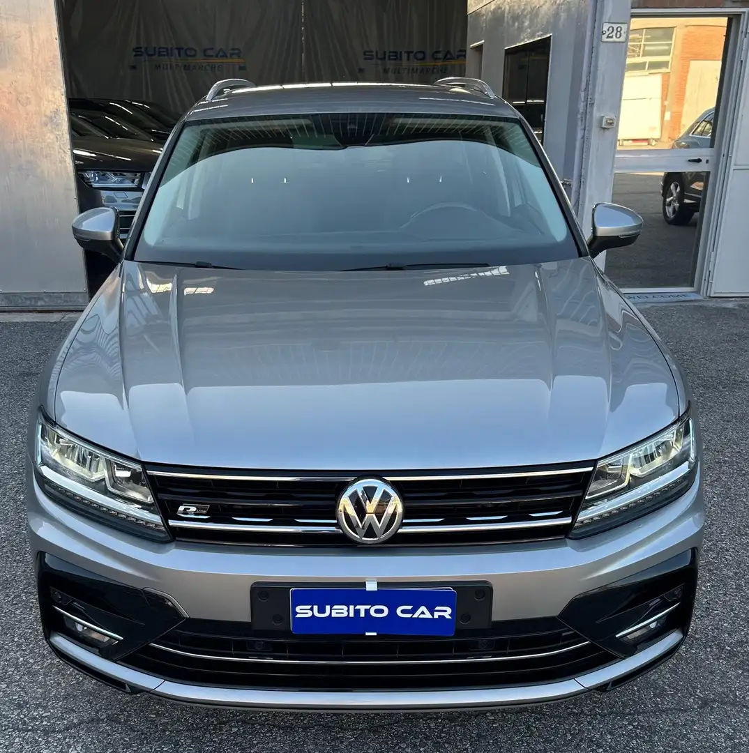 Volkswagen Tiguan Tiguan 2.0 tdi 150cv dsg R-LINE Gris - 2