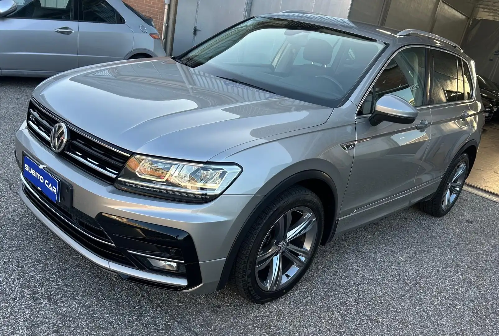 Volkswagen Tiguan Tiguan 2.0 tdi 150cv dsg R-LINE Gris - 1