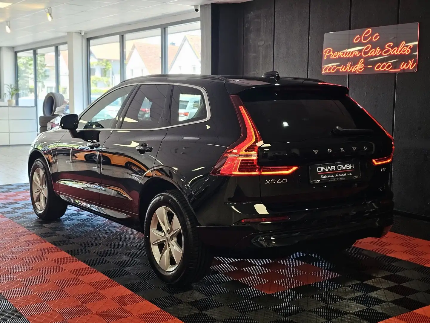Volvo XC60 Essential 2WD ( CAMERA/ APPLE/ LED/ DAB/ Schwarz - 2