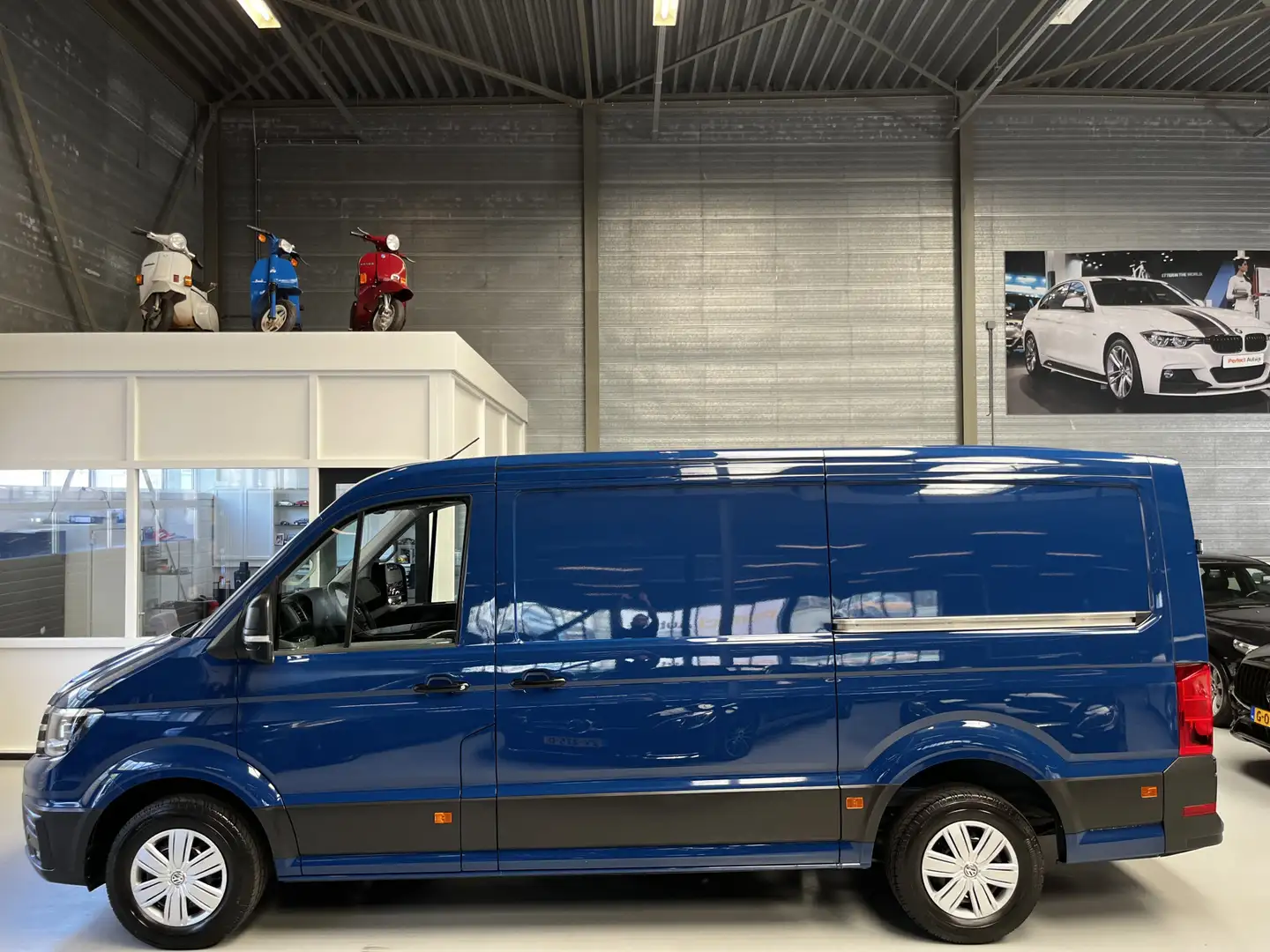 Volkswagen Crafter 30 2.0 TDI L3H2 177pk, Navi, Cruise, 2x schuifdeur Blauw - 2