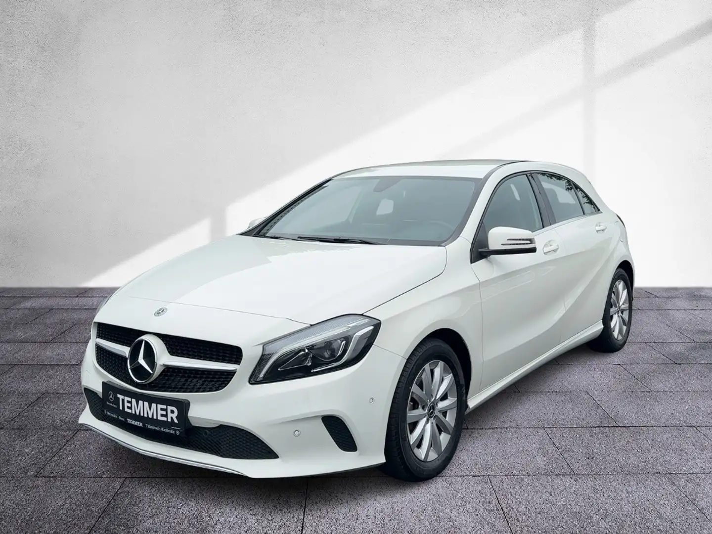 Mercedes-Benz A 180 d Austria Edition Style Tempomat Shz LED Weiß - 2