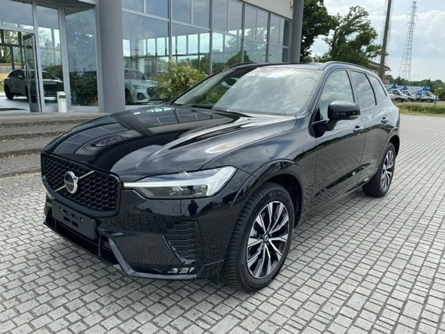 Volvo XC60 2.0 B4 (D) Plus Dark AWD auto HARMAN K/19/BLIND SA Nero - 2