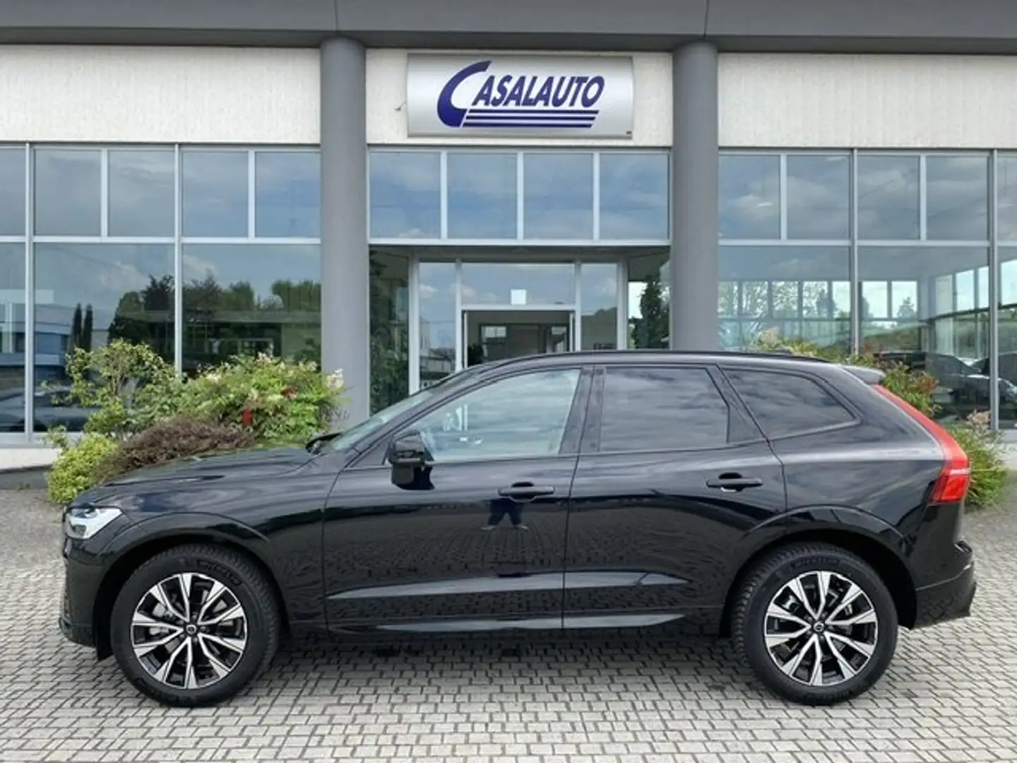 Volvo XC60 2.0 B4 (D) Plus Dark AWD auto HARMAN K/19/BLIND SA Nero - 1