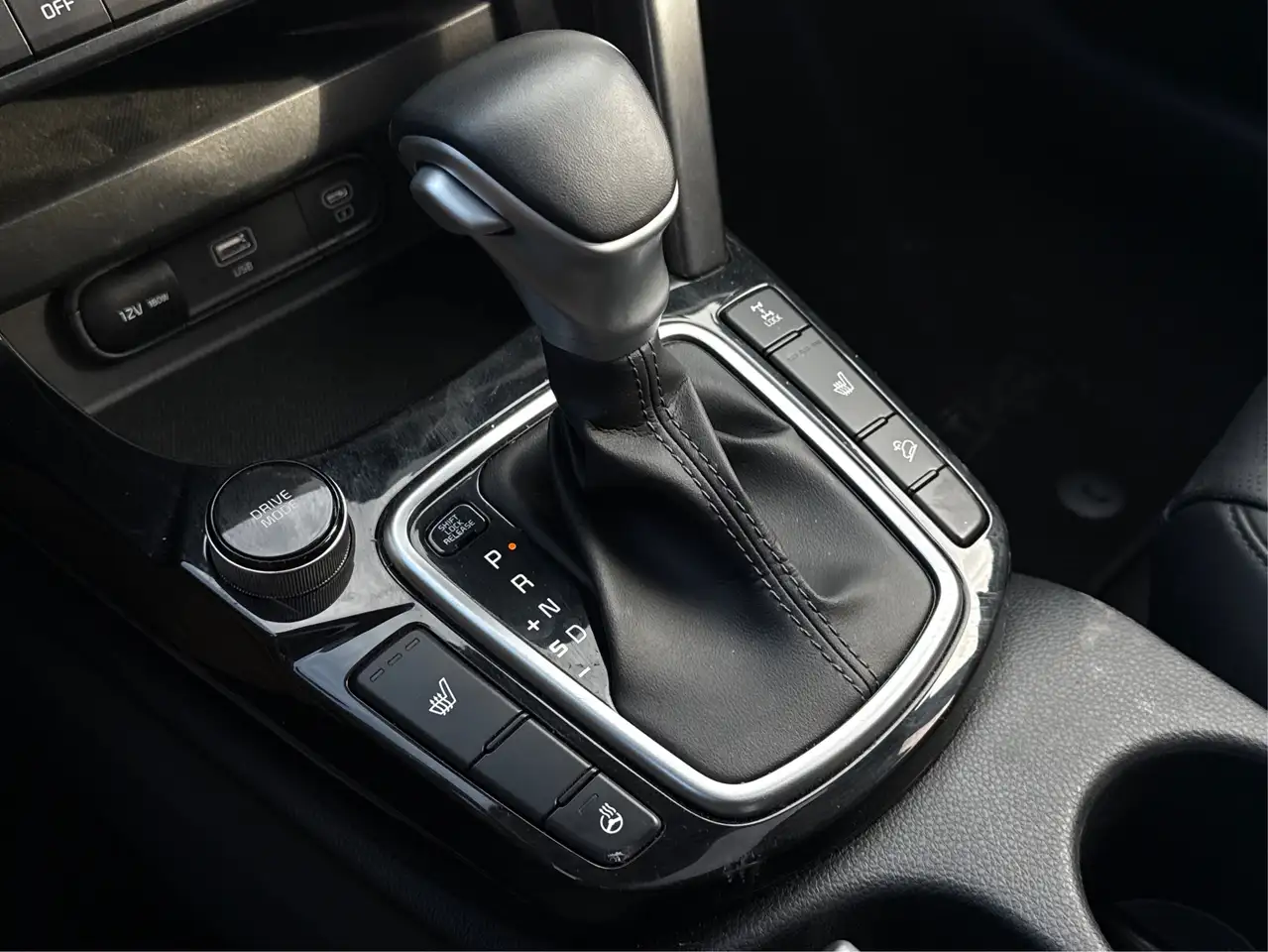 Kia Seltos снимка Kia Seltos