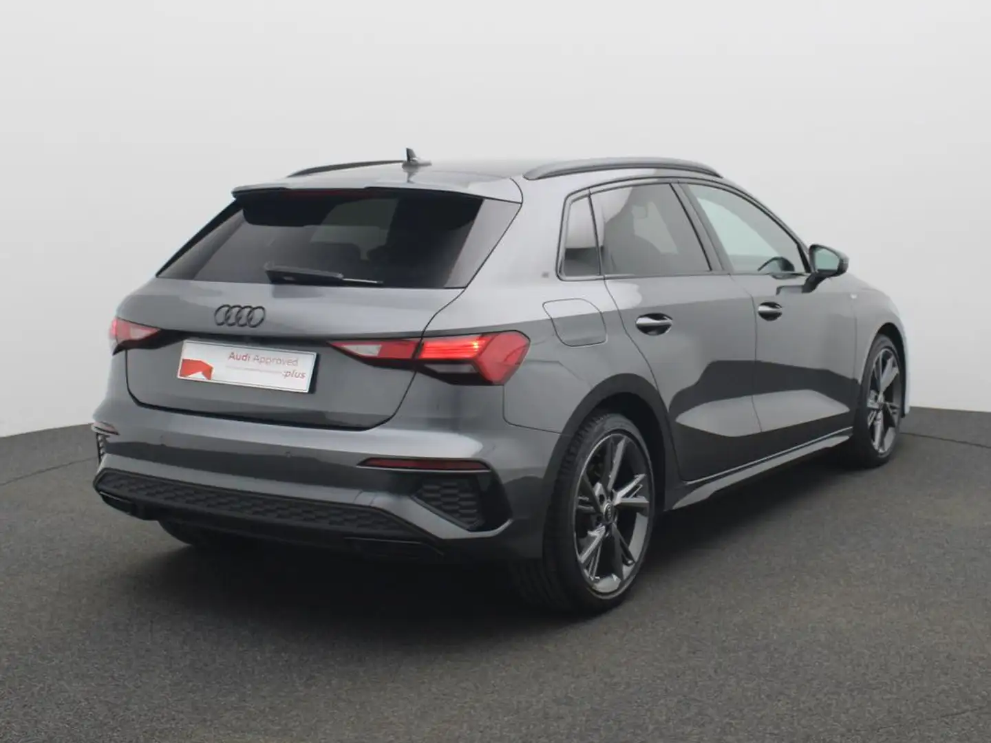 Audi A3 Sportback S-Line 30 TFSI 110 PK S-tronic / Cruise Control / Camera / Apple Carplay Grau - 2