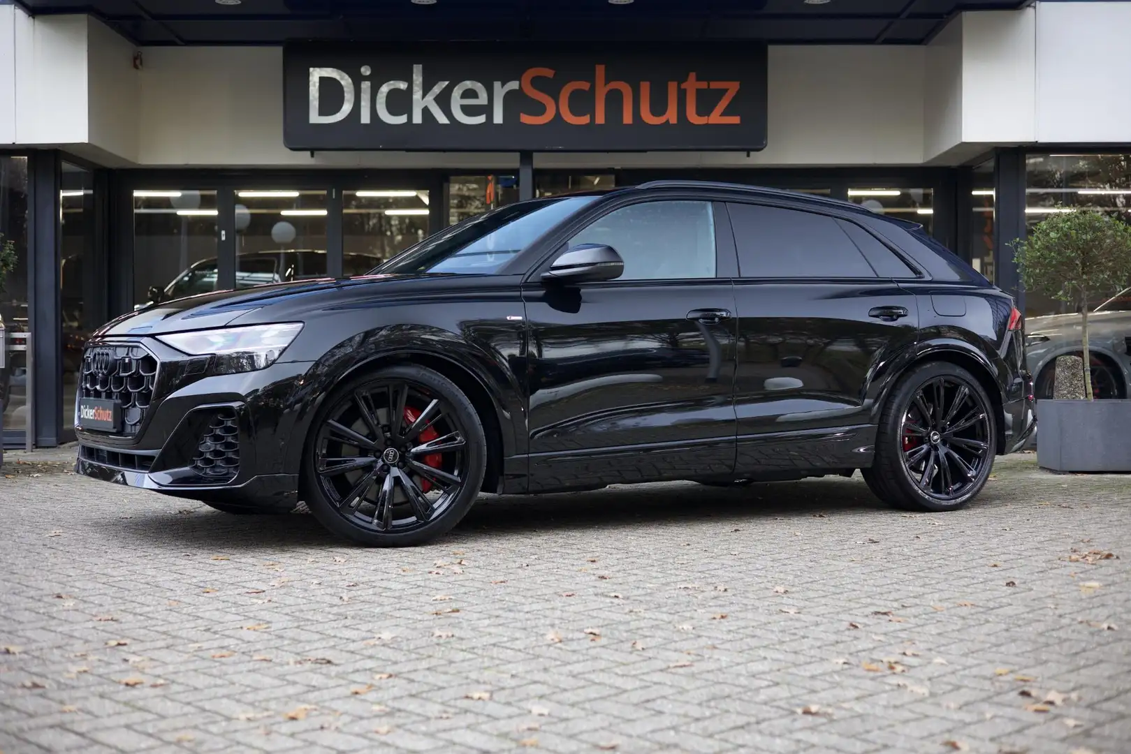 Audi Q8 60 TFSIe Competition Pano | Vierwielbesturing | Tr Schwarz - 1